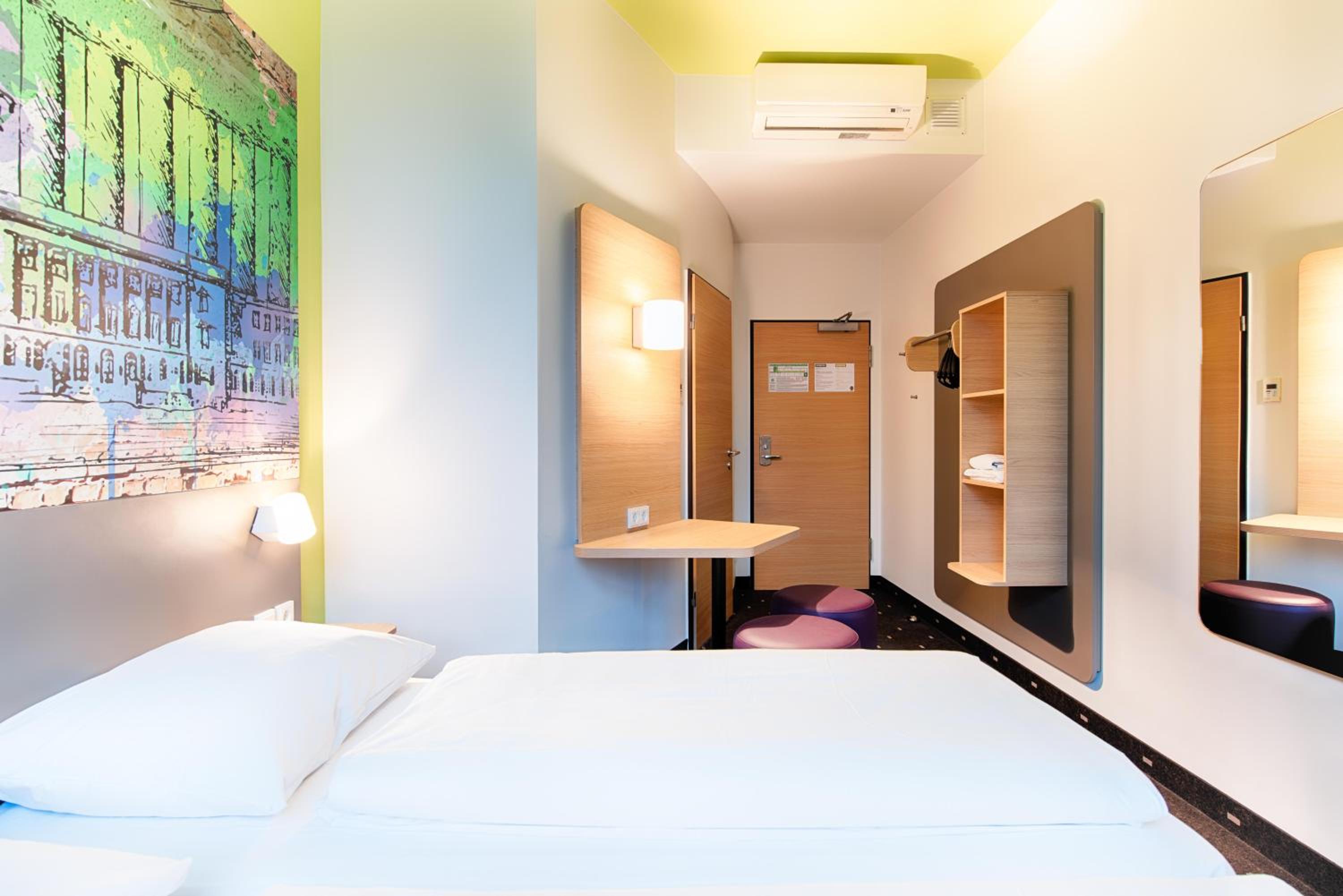 Twin Room - Non-Smoking - Photo 4