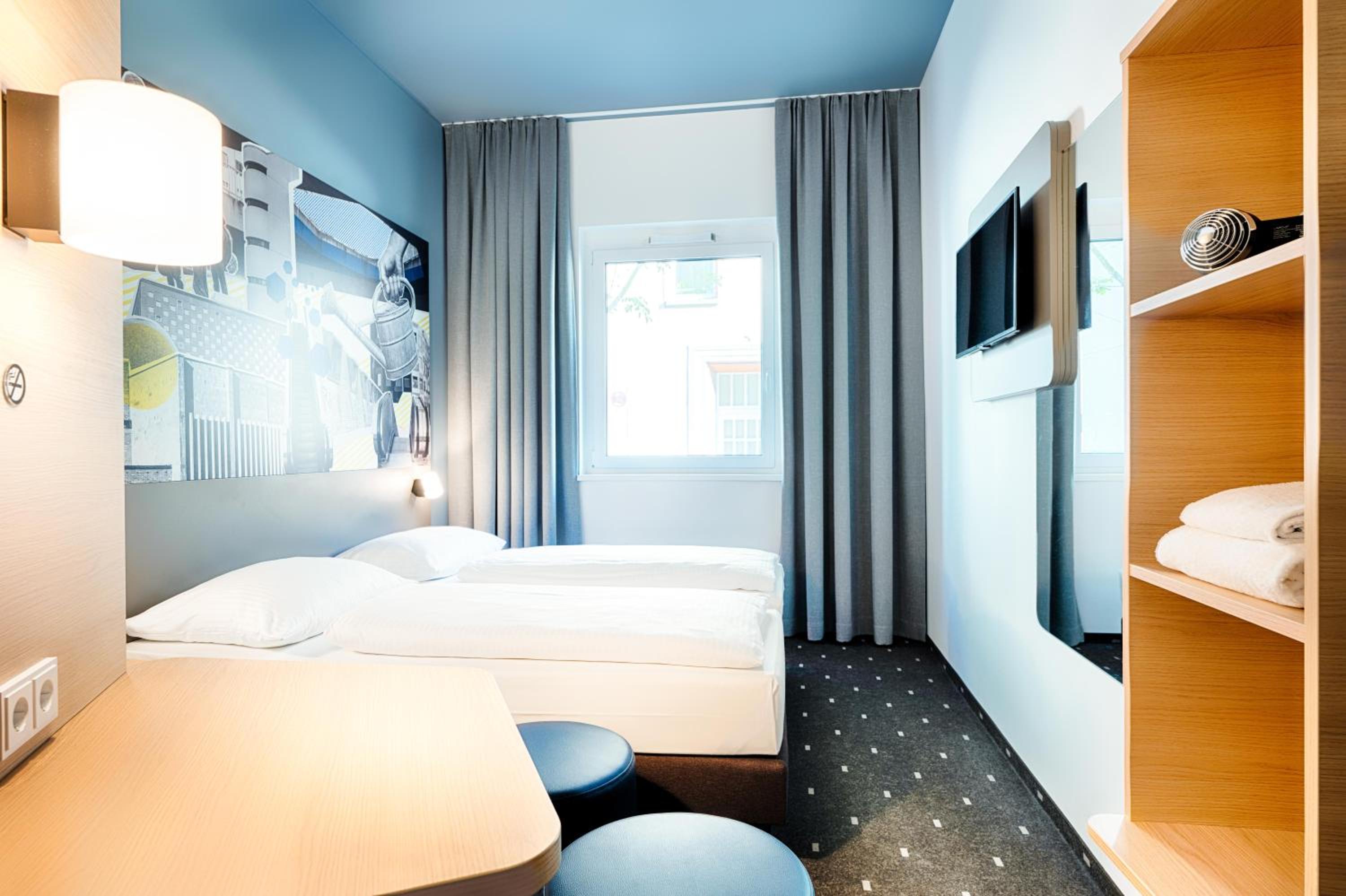 Twin Room - Photo 3