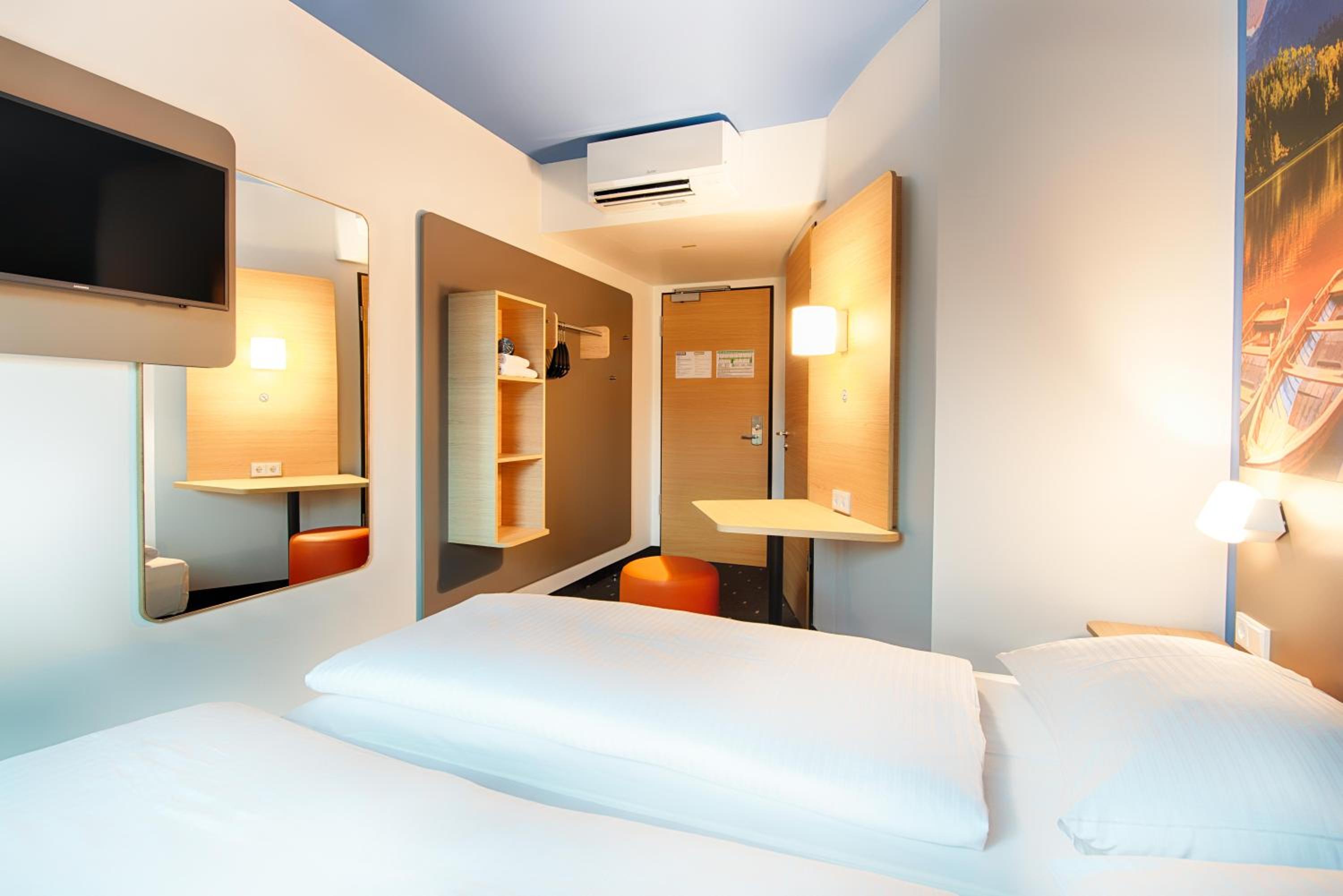 Twin Room - Photo 8
