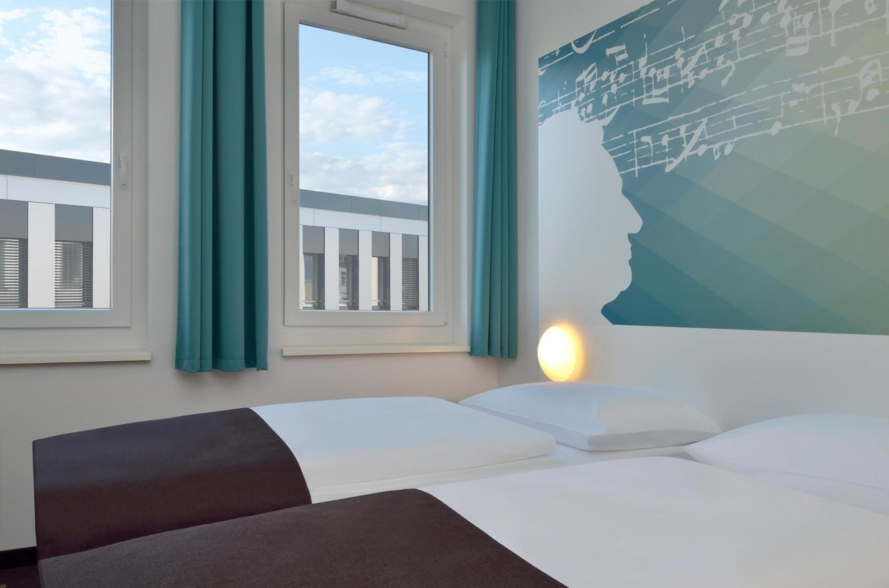Twin Room - Photo 2