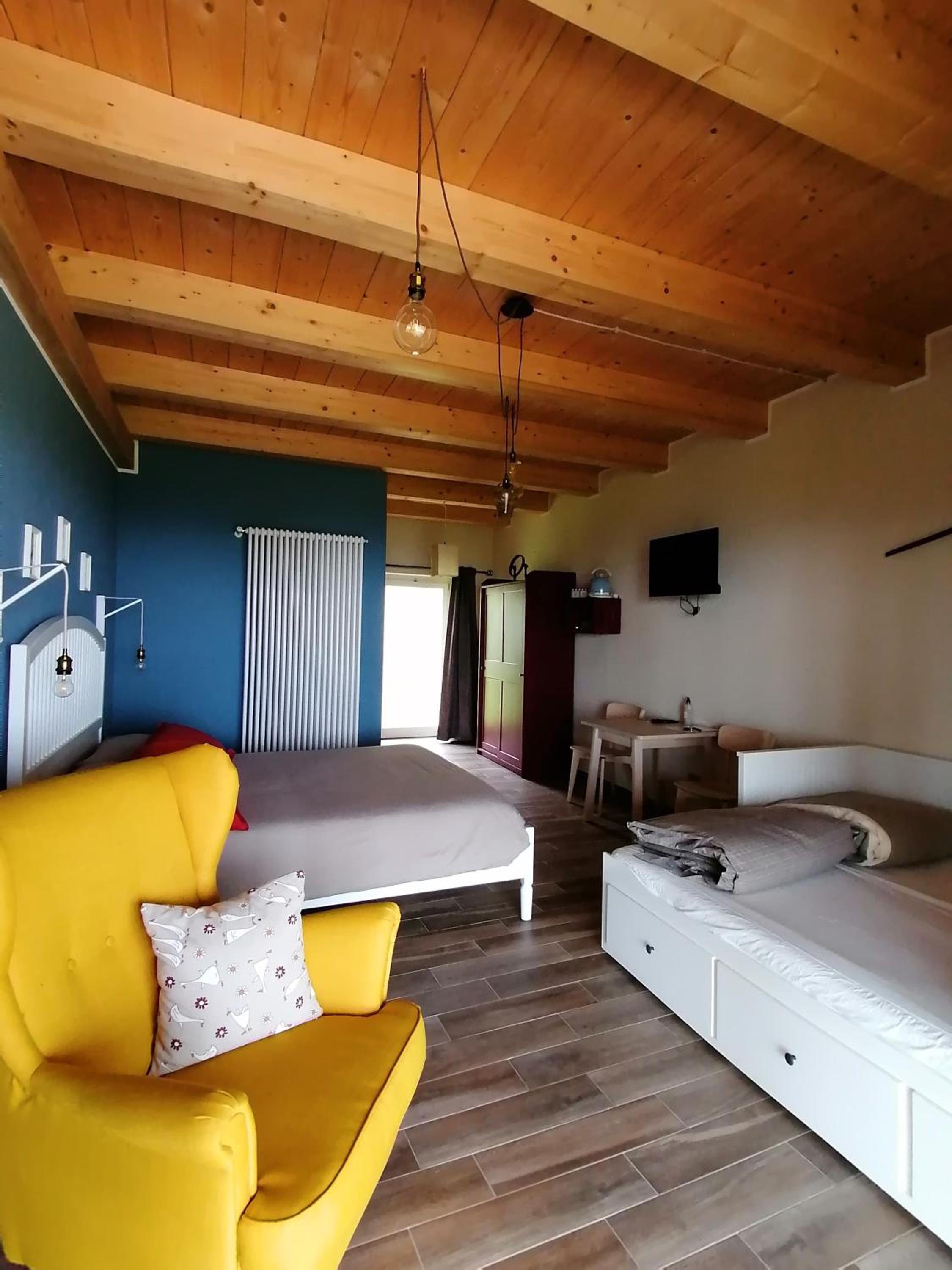 Double Room with Private Bathroom - Photo 2