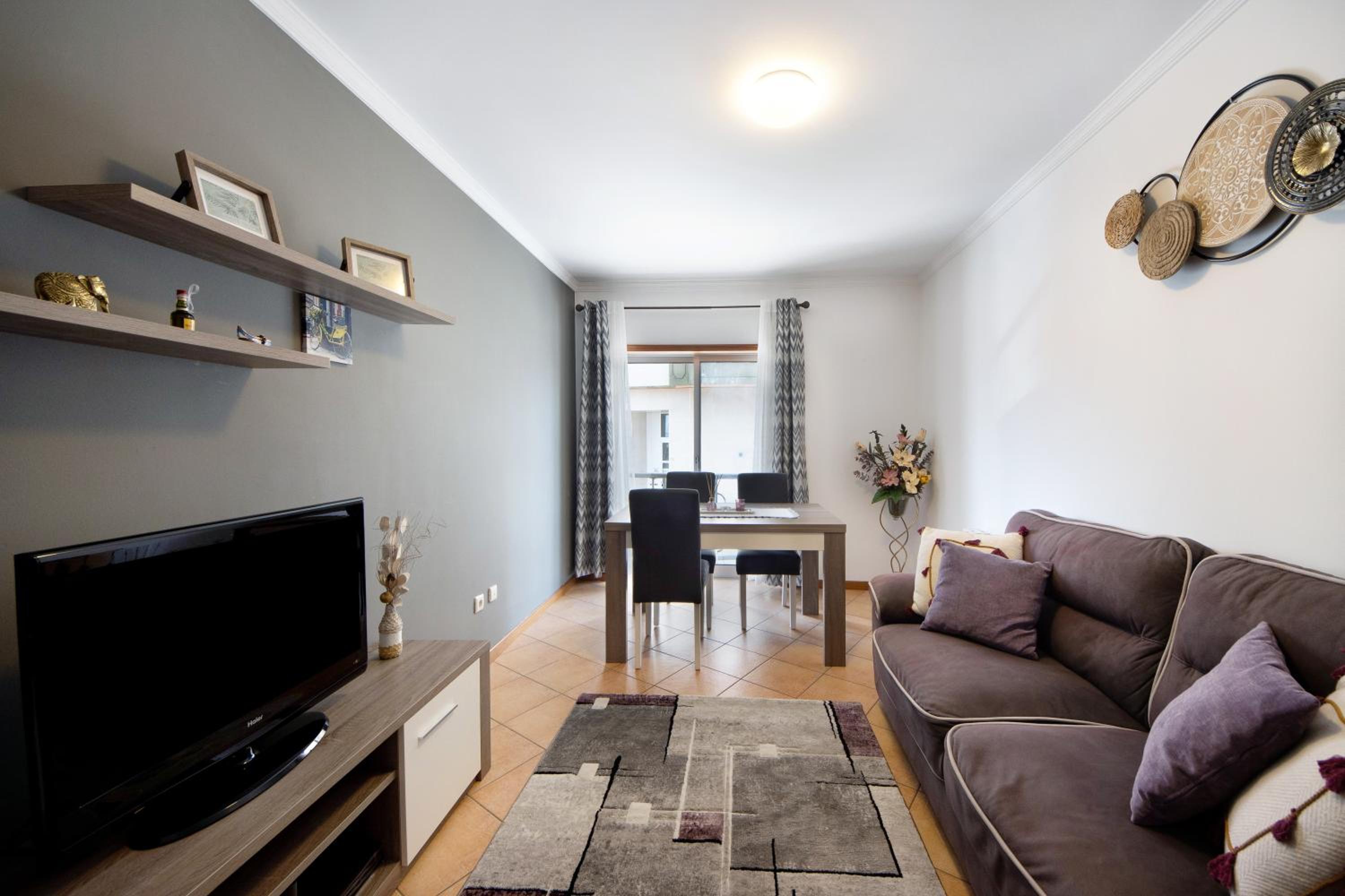 Two-Bedroom Deluxe Apartment with Garden View