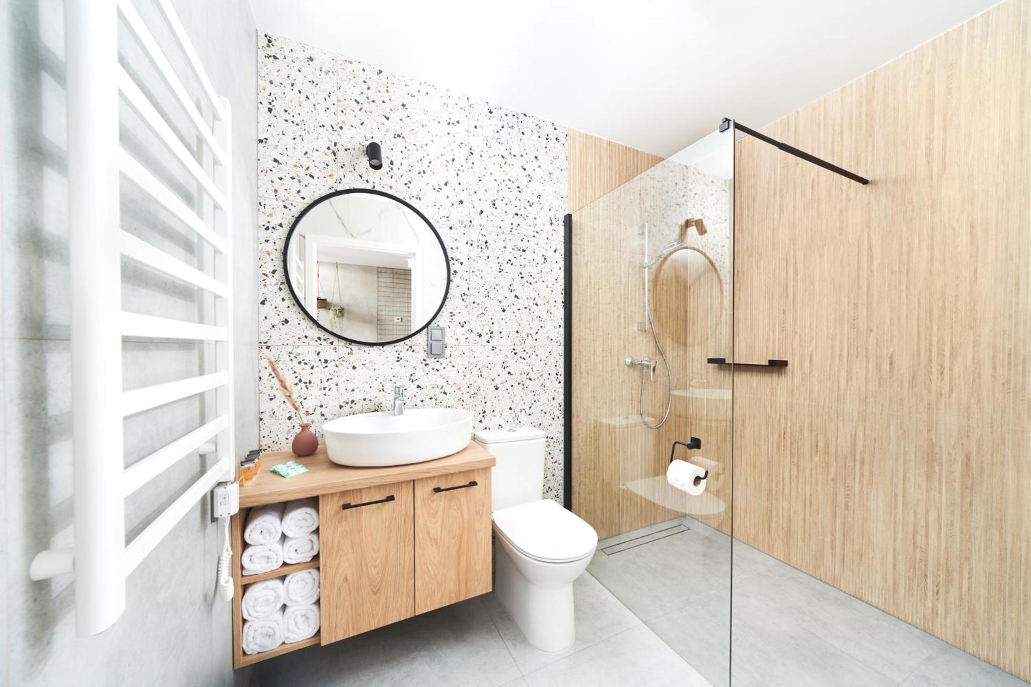 Deluxe King Suite - Photo 32