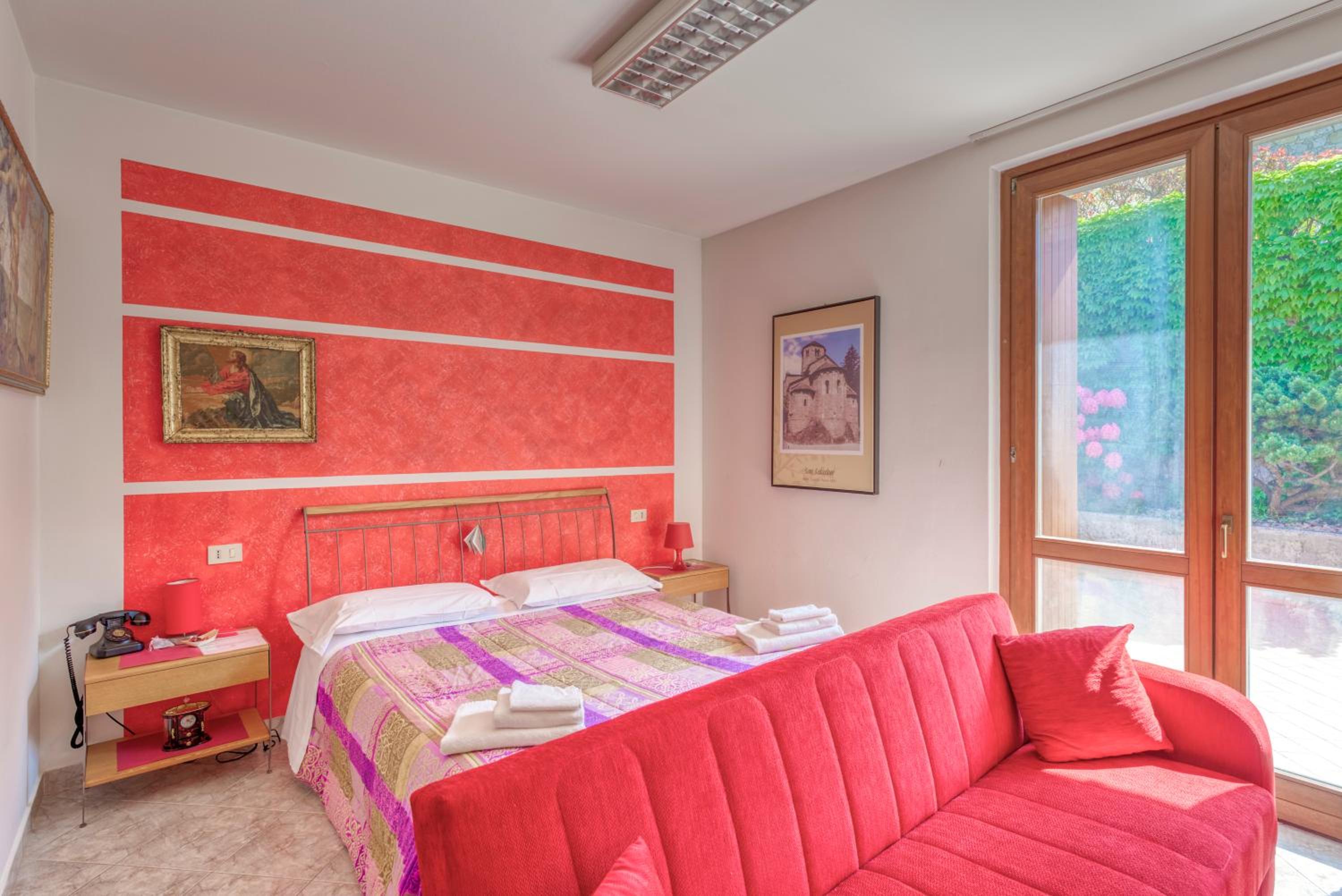 Deluxe Room - Photo 2
