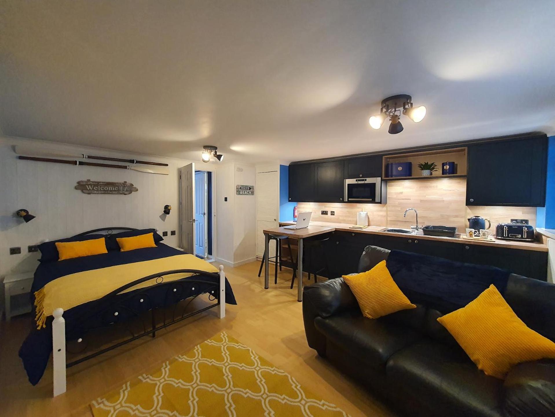 One-Bedroom Apartment photo 1