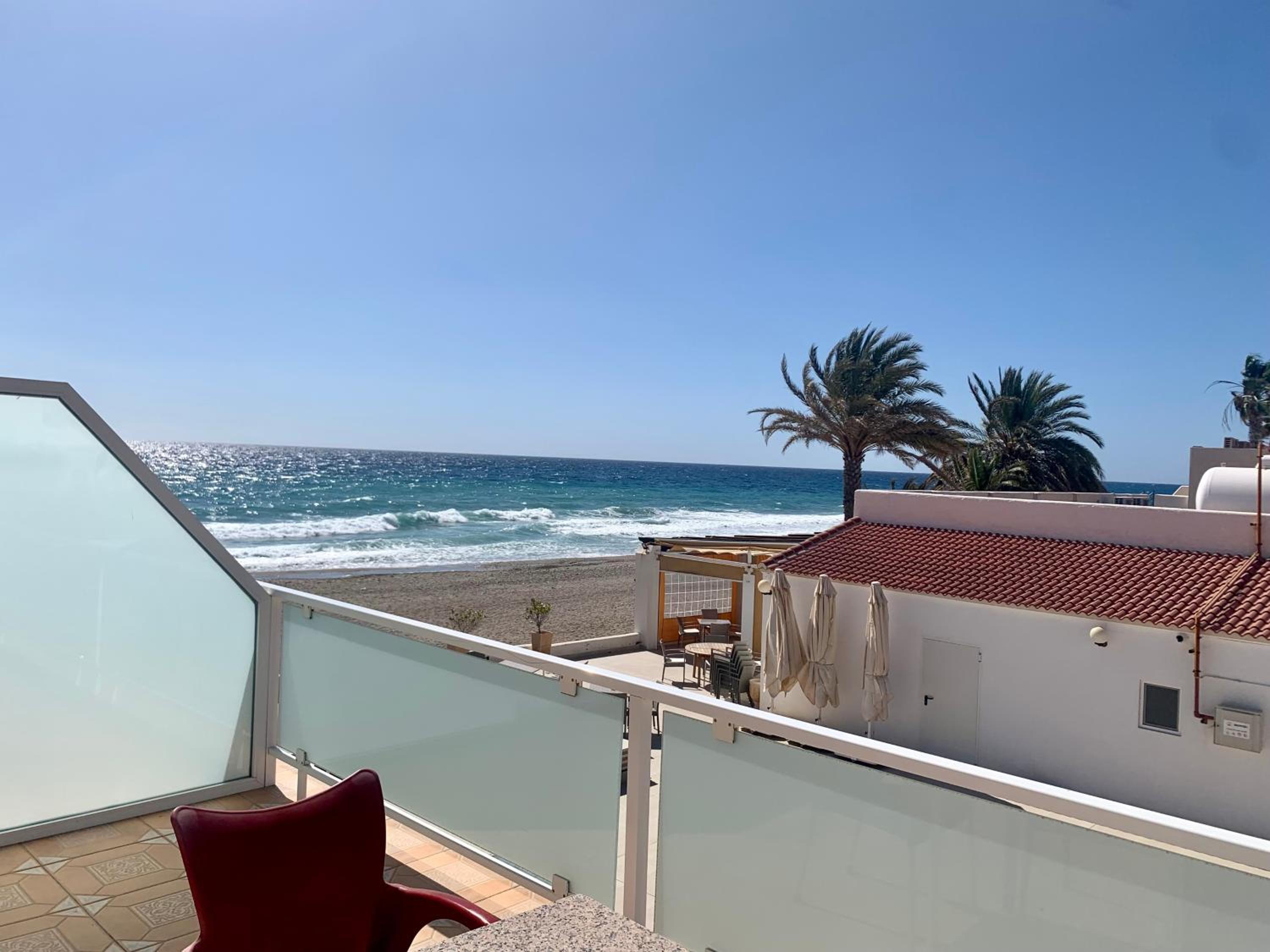 Double or Twin Room with Side Sea View - Photo 15