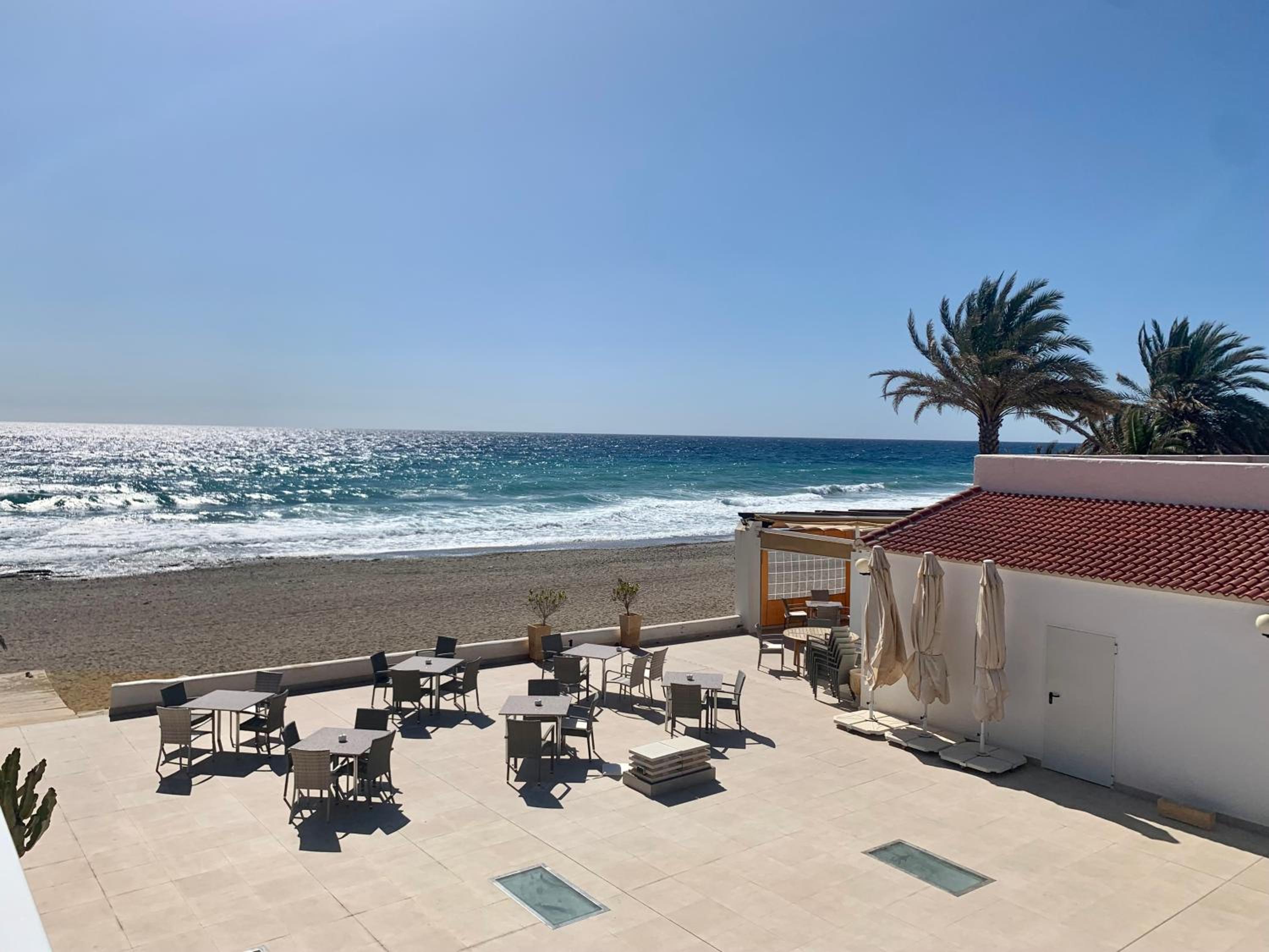 Double or Twin Room with Side Sea View - Photo 16