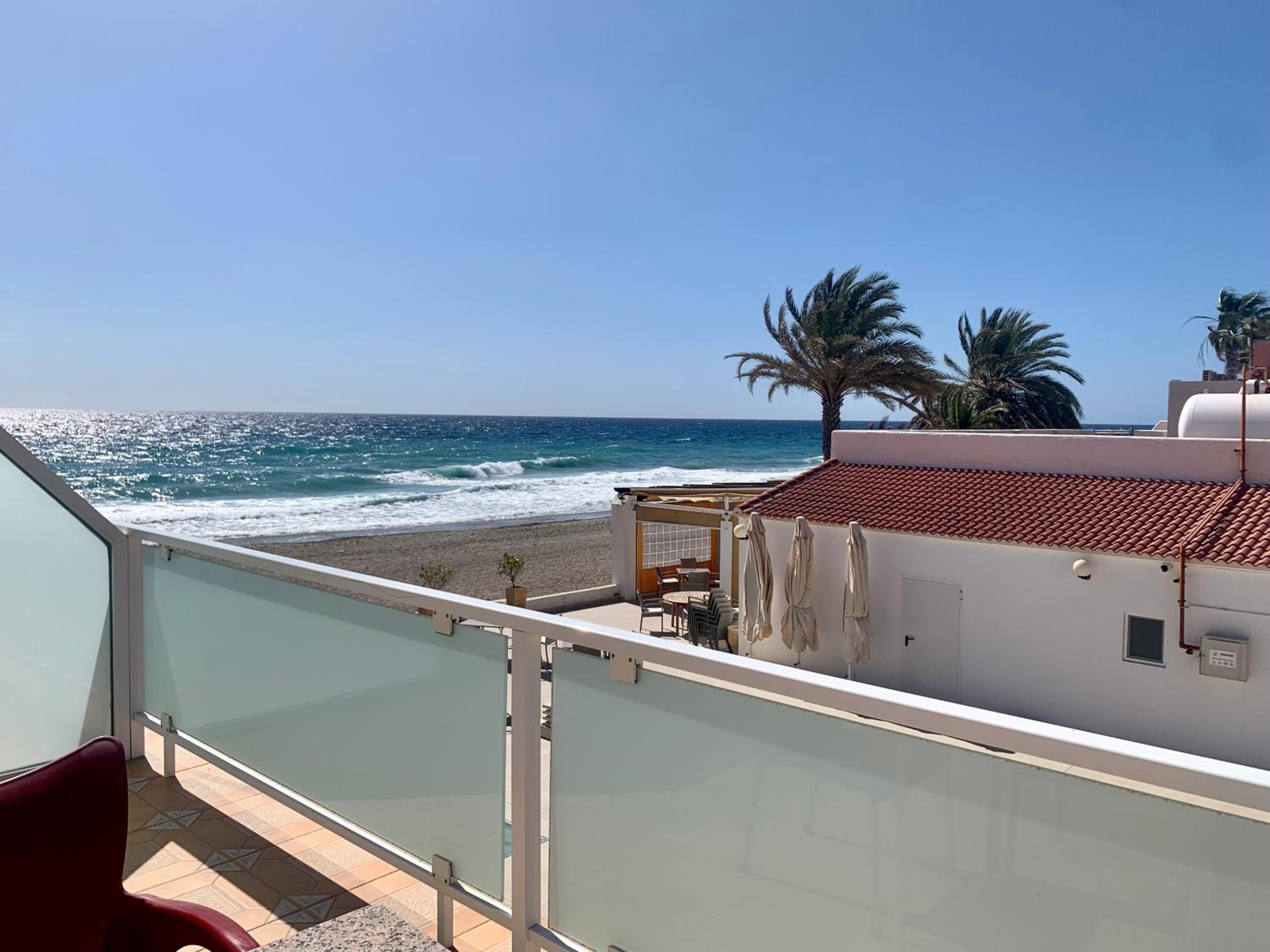 Double or Twin Room with Side Sea View - Photo 18