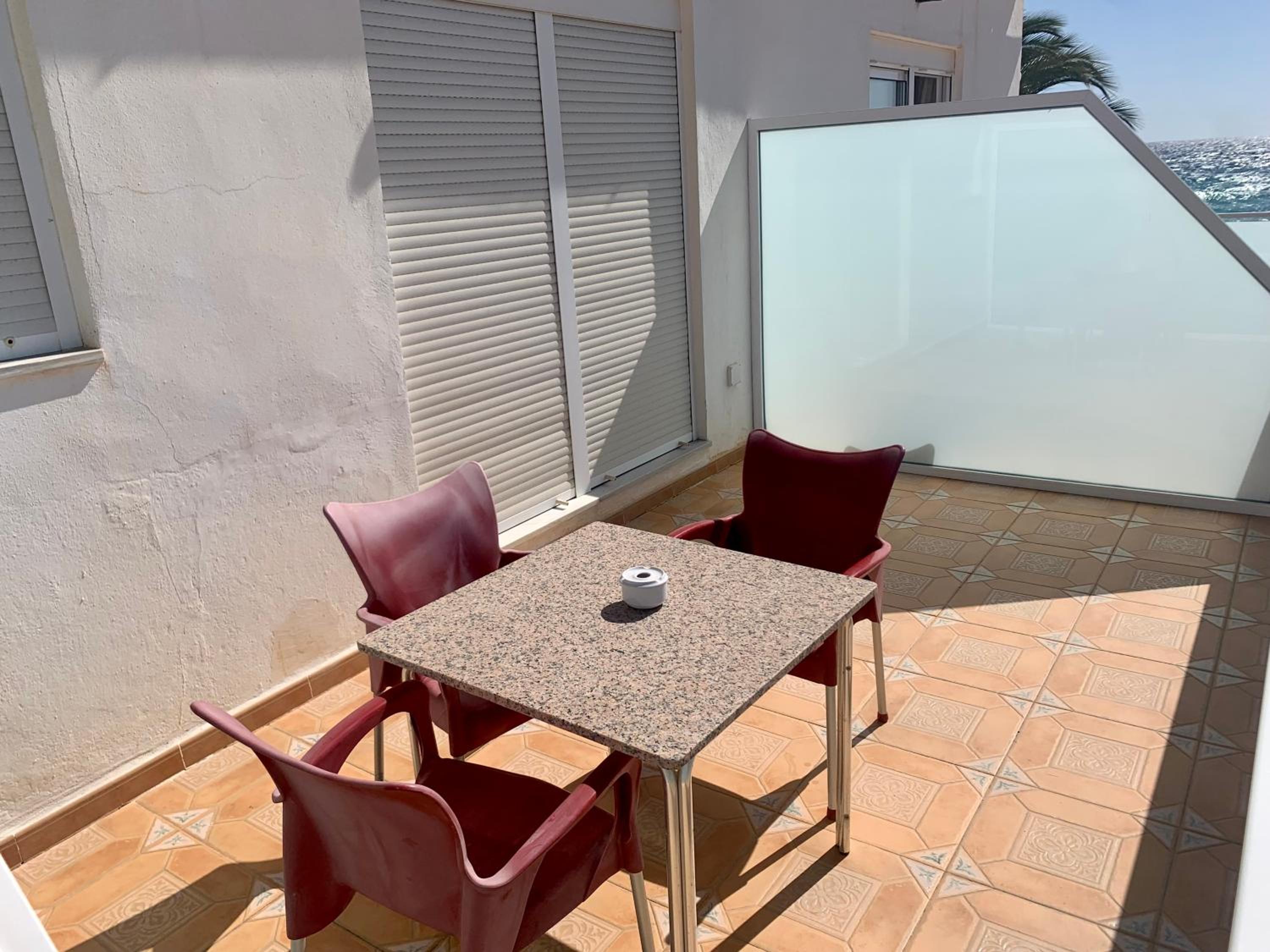 Double or Twin Room with Side Sea View - Photo 21