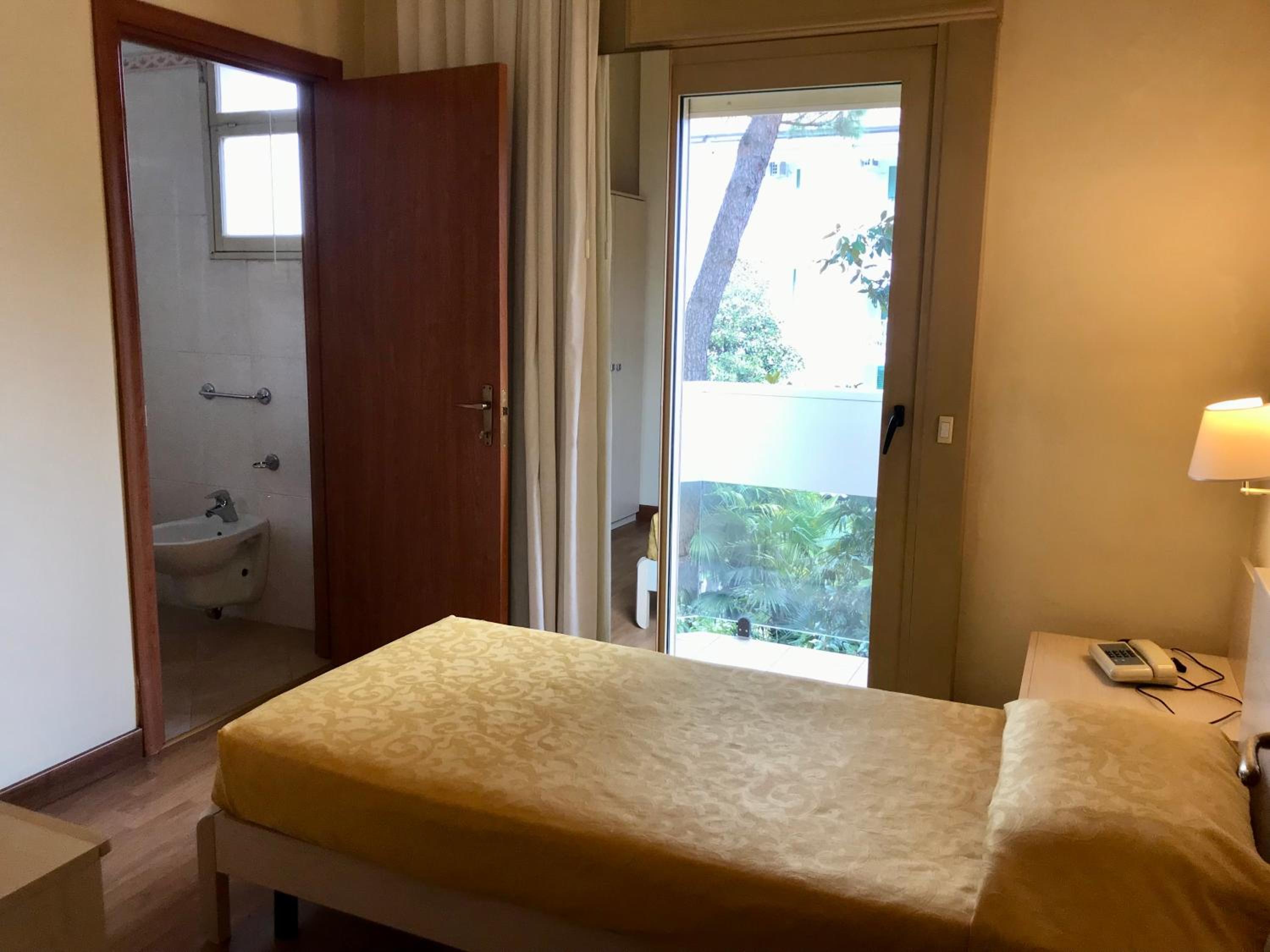 Single Room photo 3