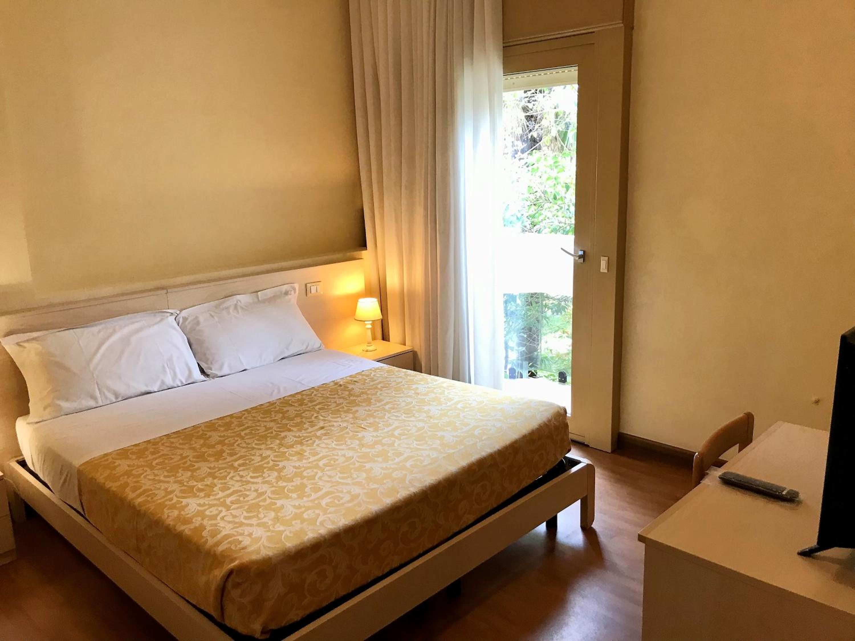 Double or Twin Room with Garden View photo 2