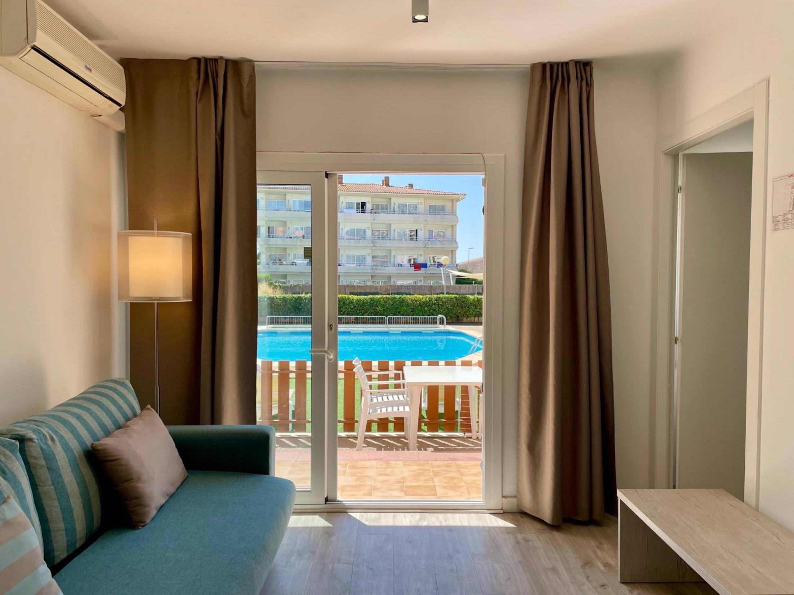 Apartamento con vista a la piscina