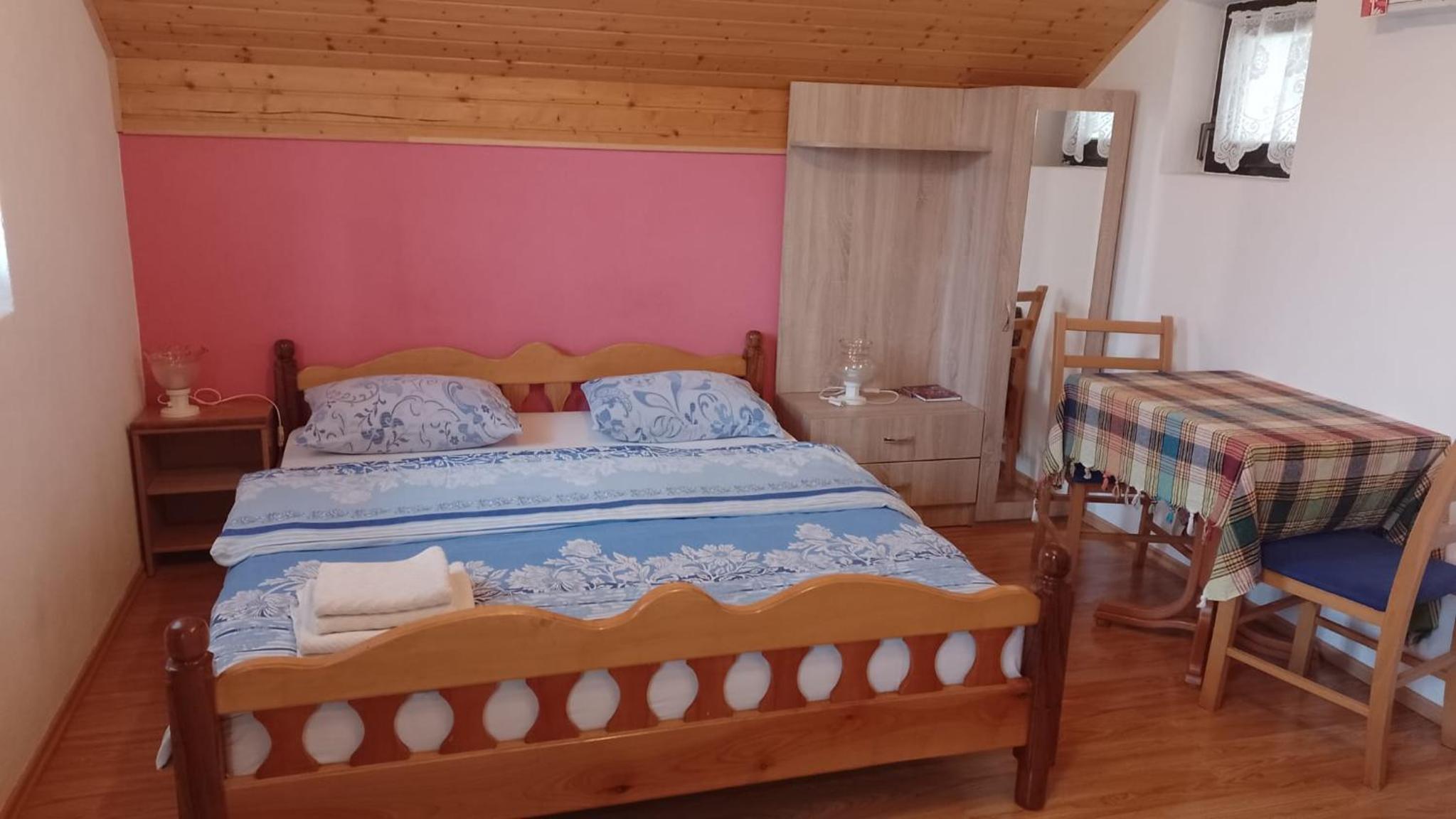 Double Room with Private Bathroom - Photo 1