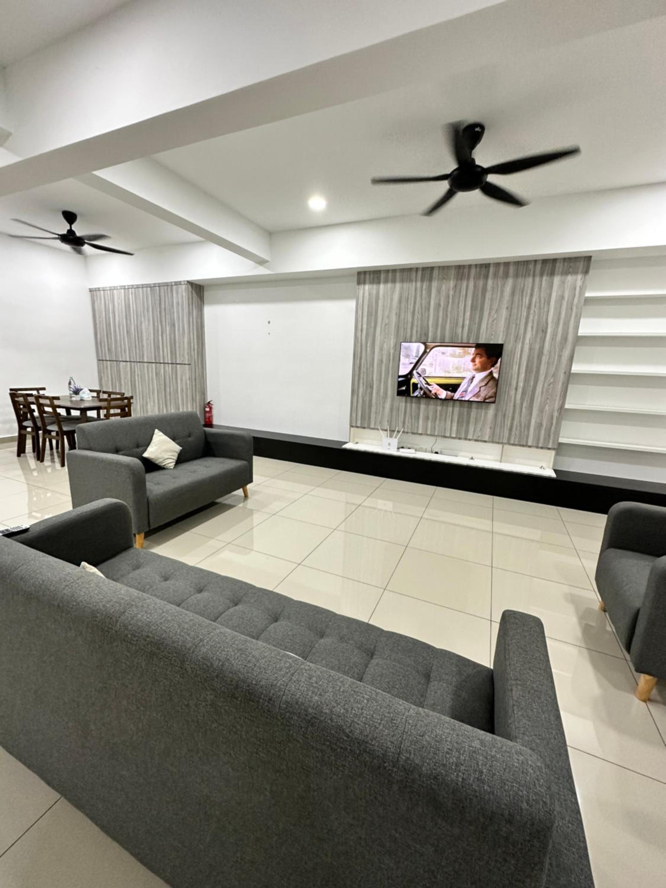 Three-Bedroom Apartment photo 1