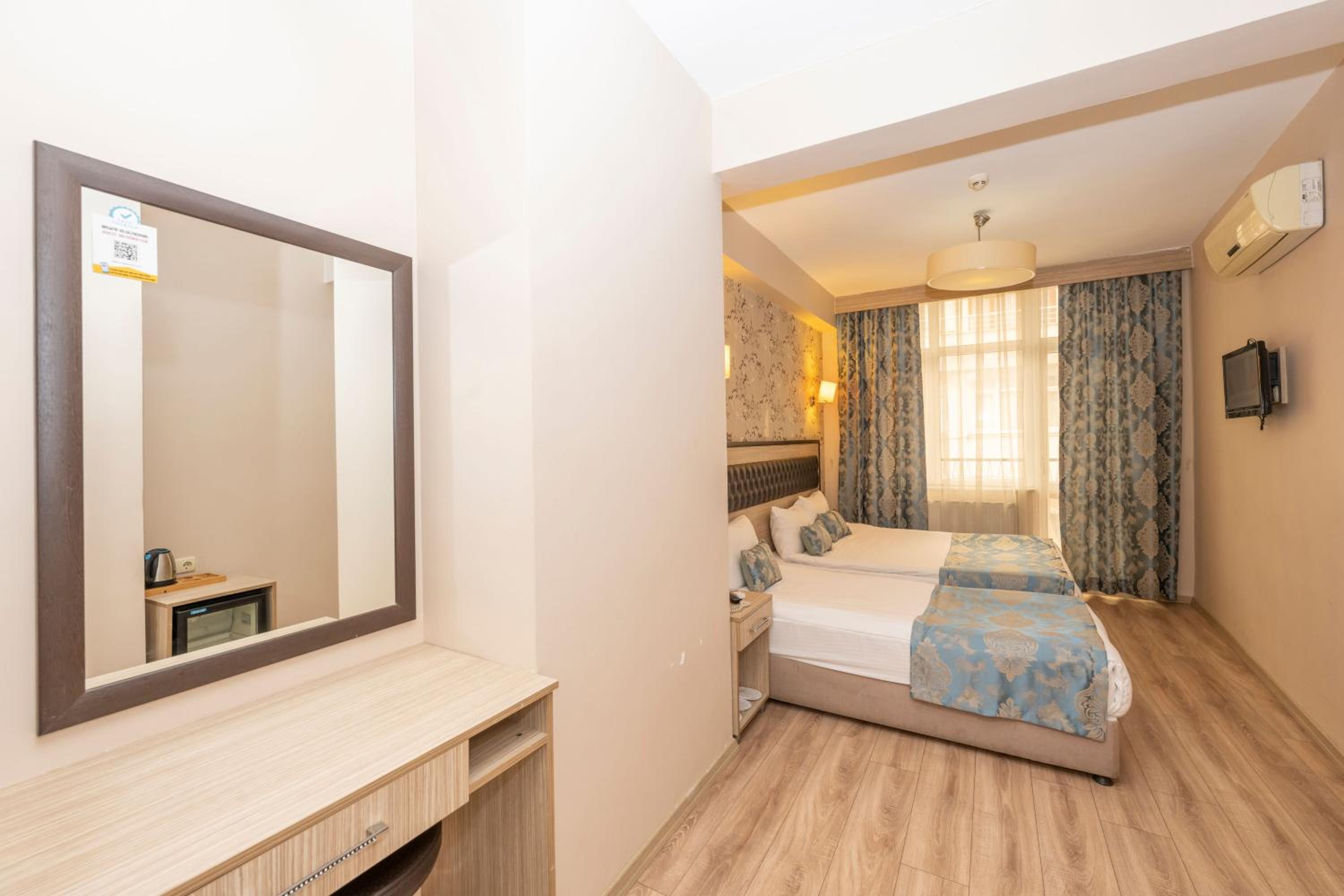 Standard Triple Room photo 2