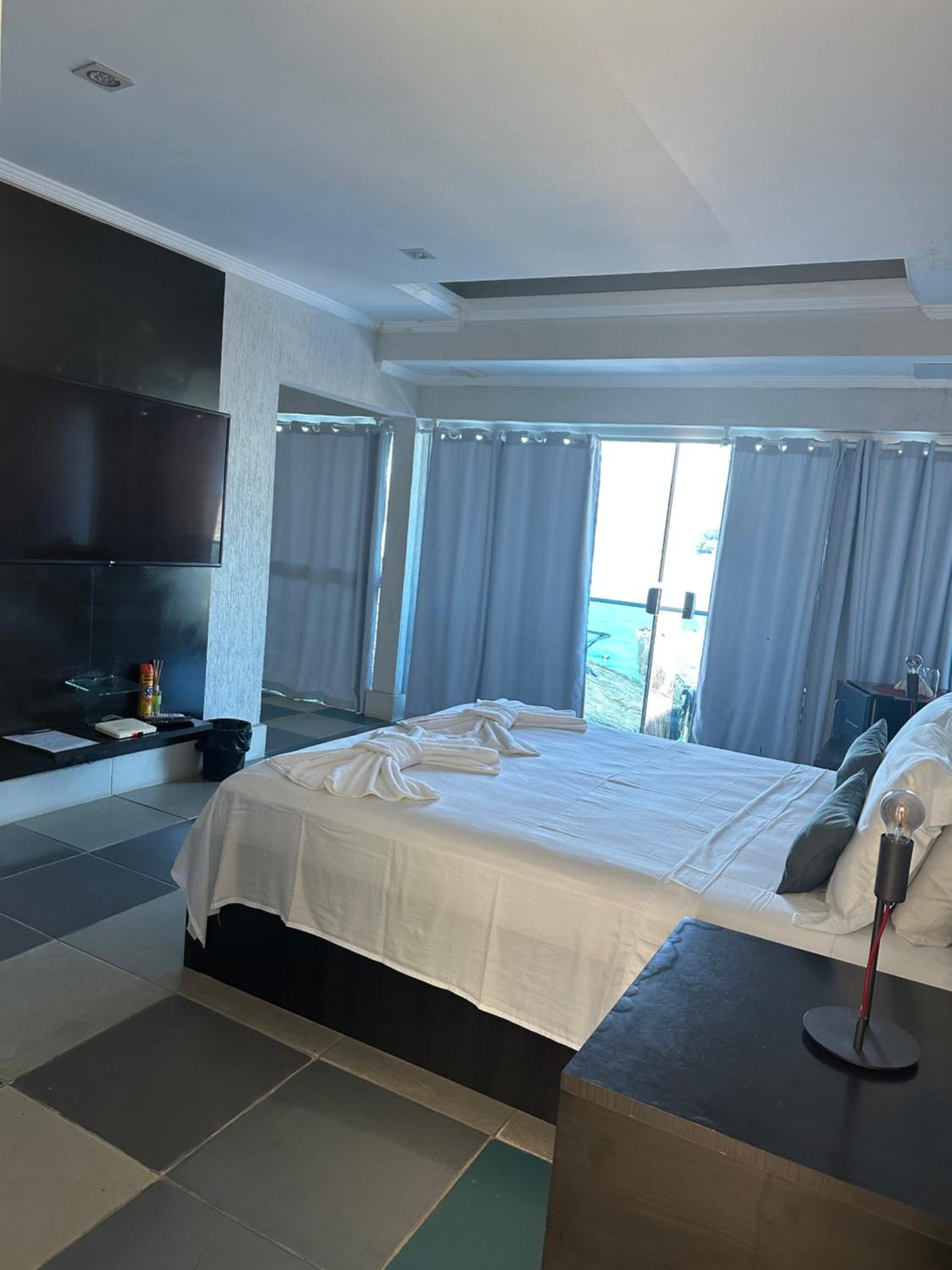 Deluxe Queen Suite