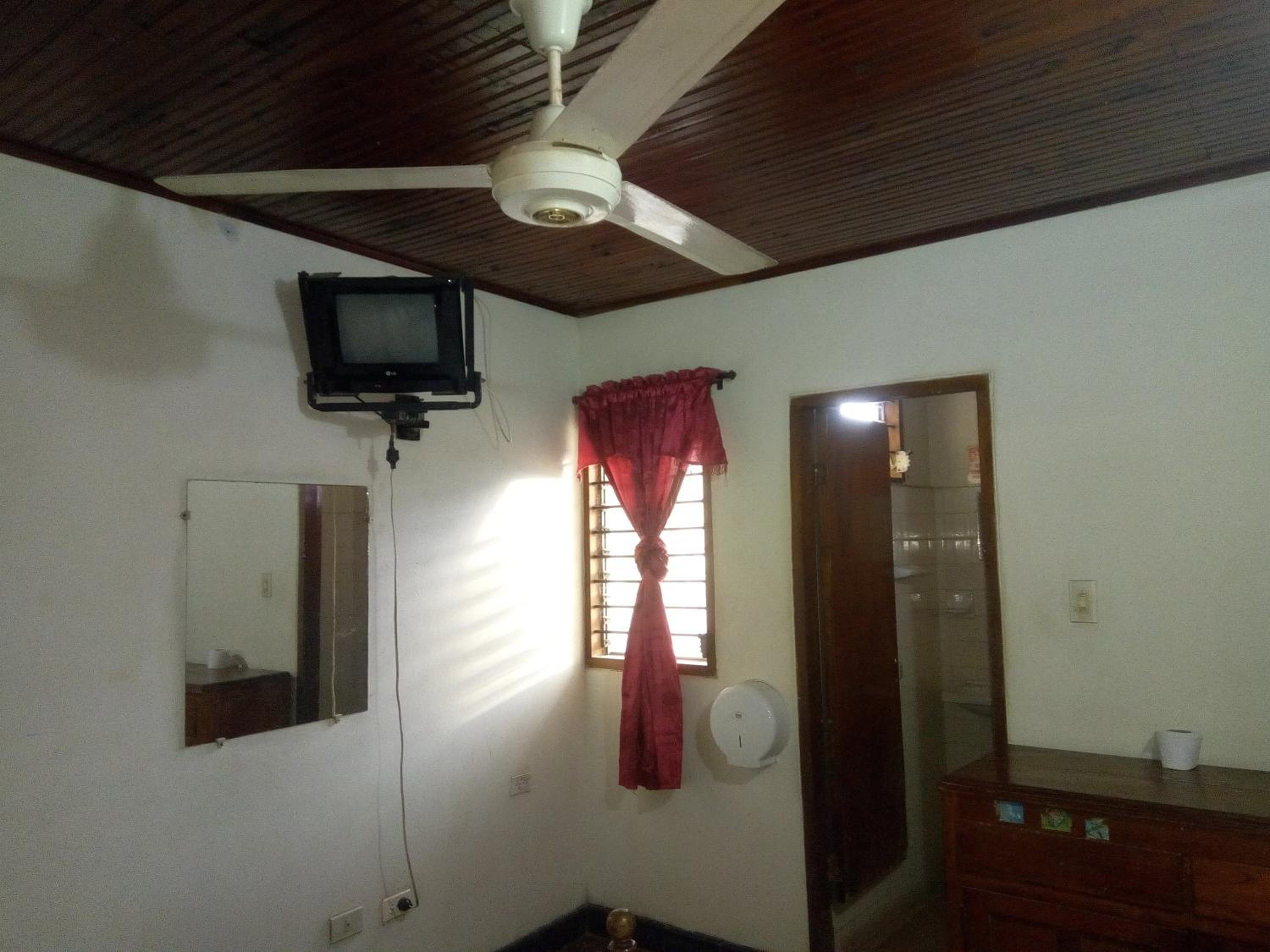 Standard Double Room with Fan - Photo 9