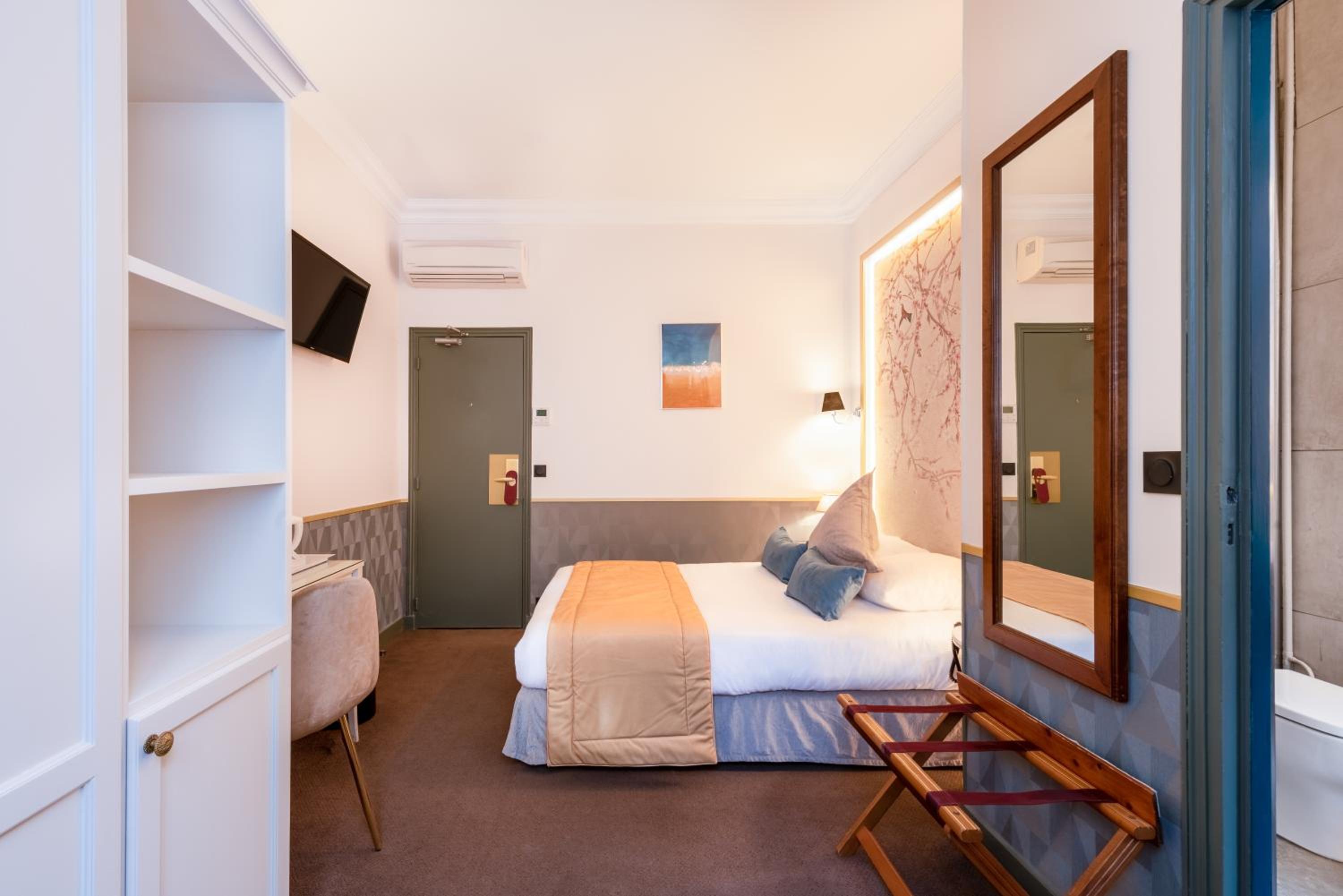 Standard Double or Twin Room photo 3