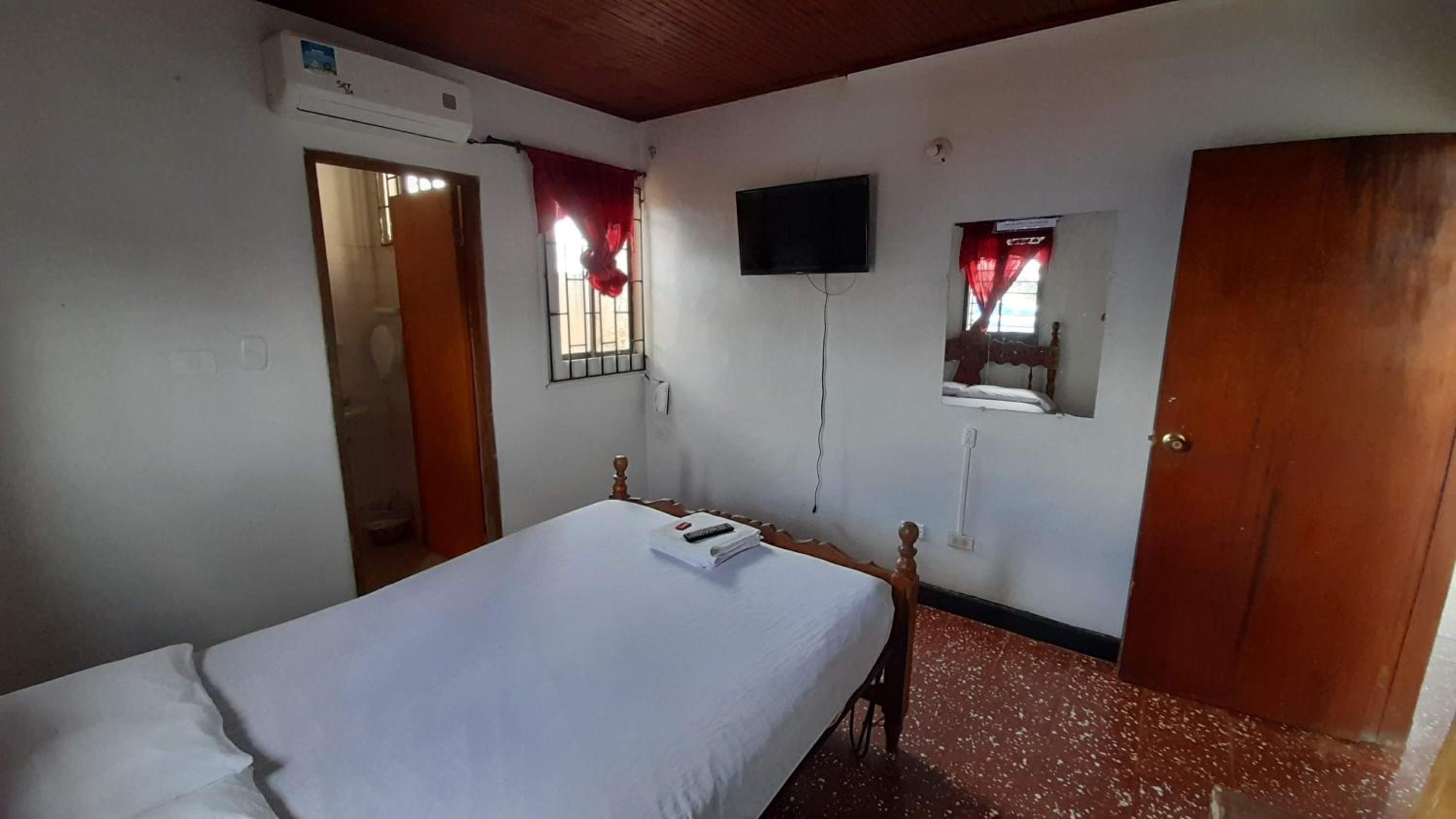 Double Room - Photo 5