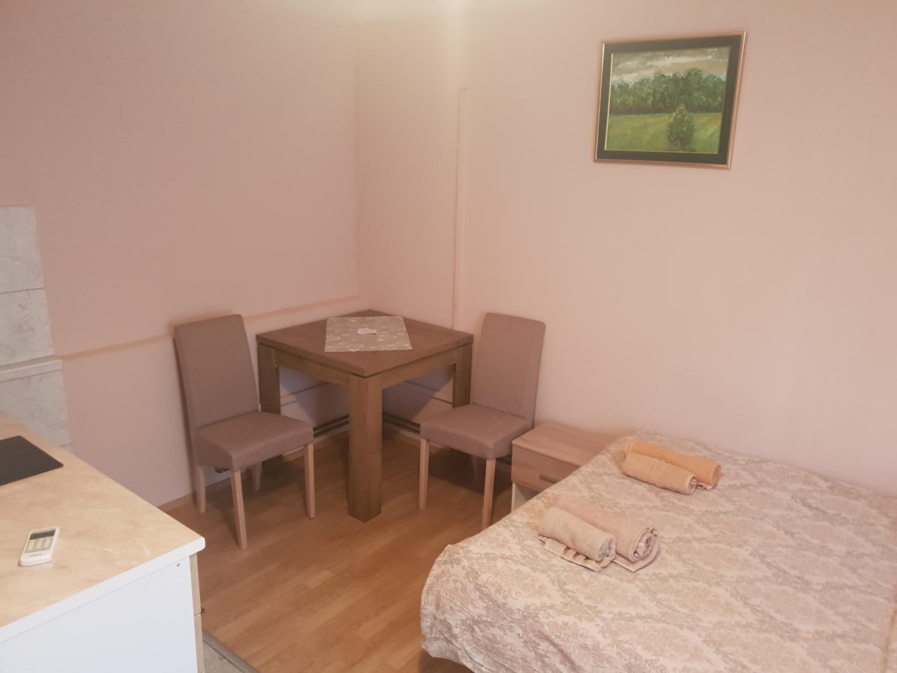 One-Bedroom Apartment photo 1