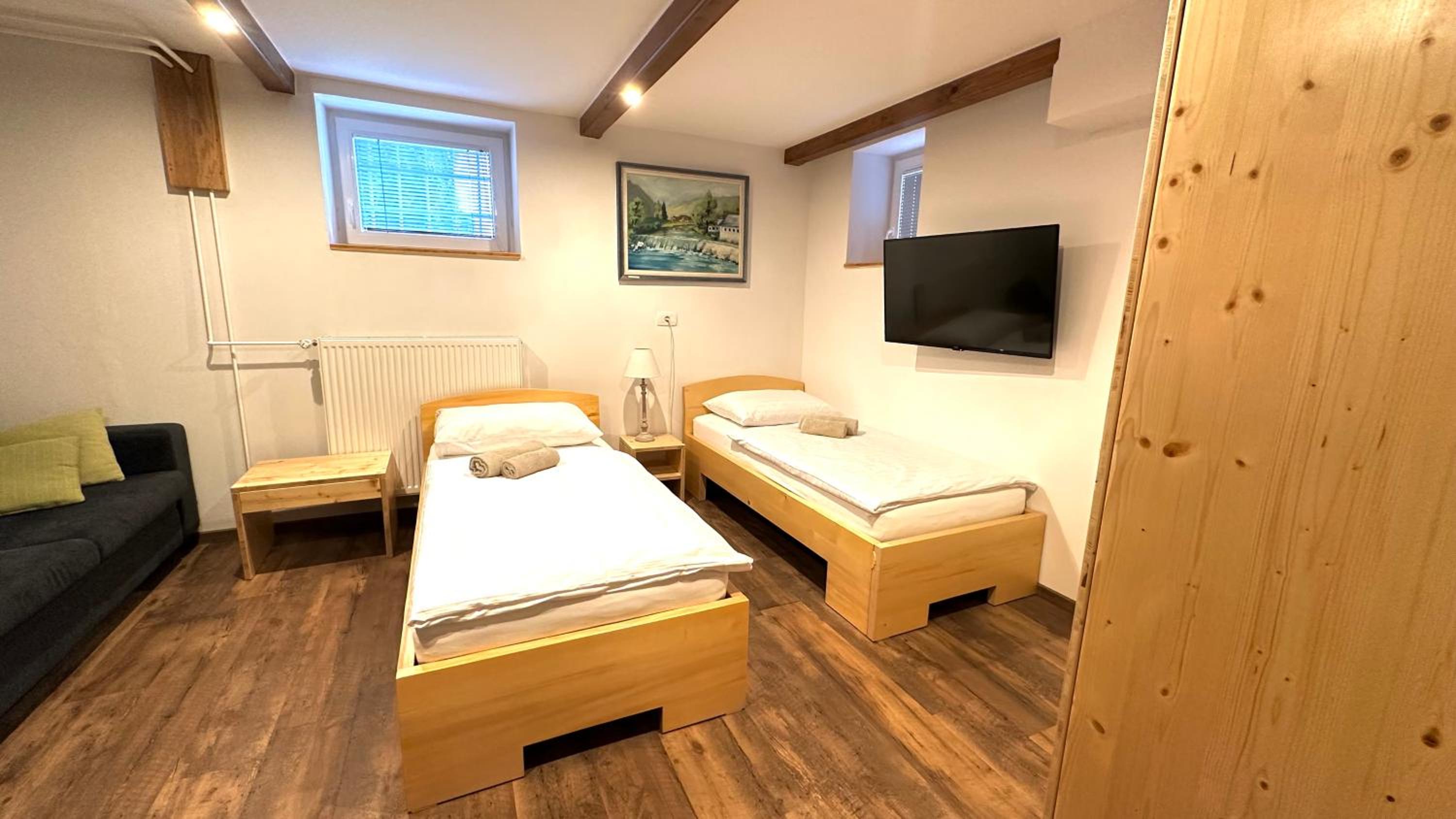 Comfort Quadruple Room (Private External Bathroom) - Photo 4