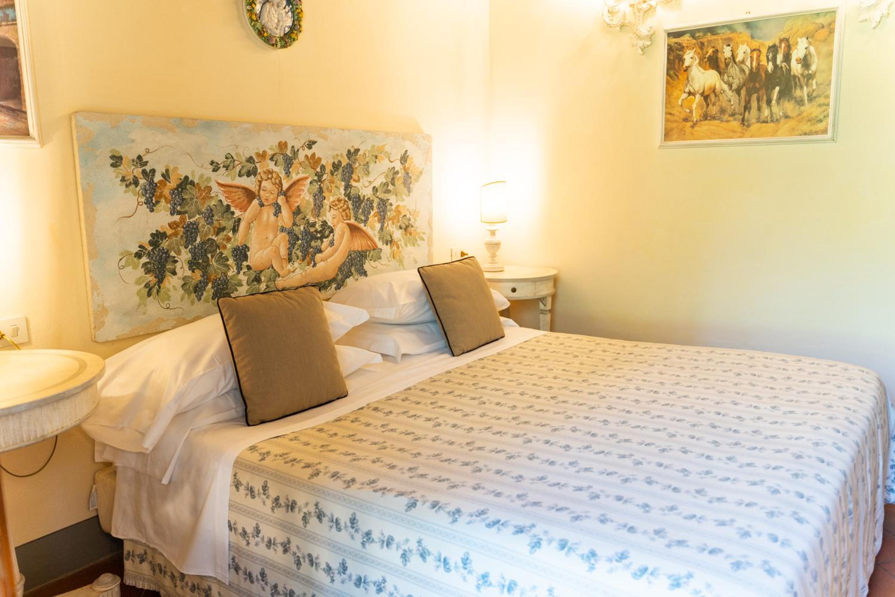 Double Room with Garden View - Photo 4