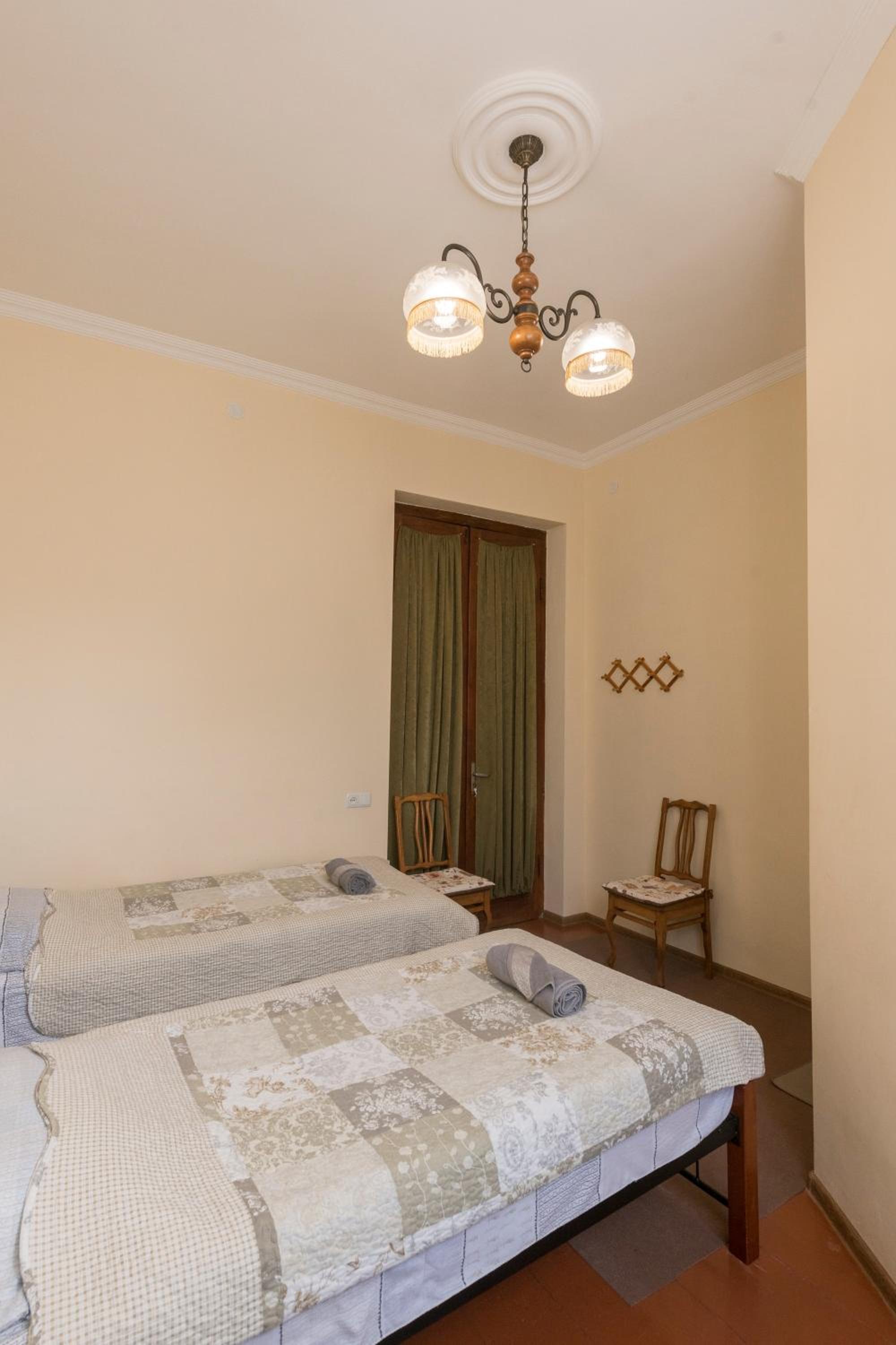 Twin Room with Bath photo 2