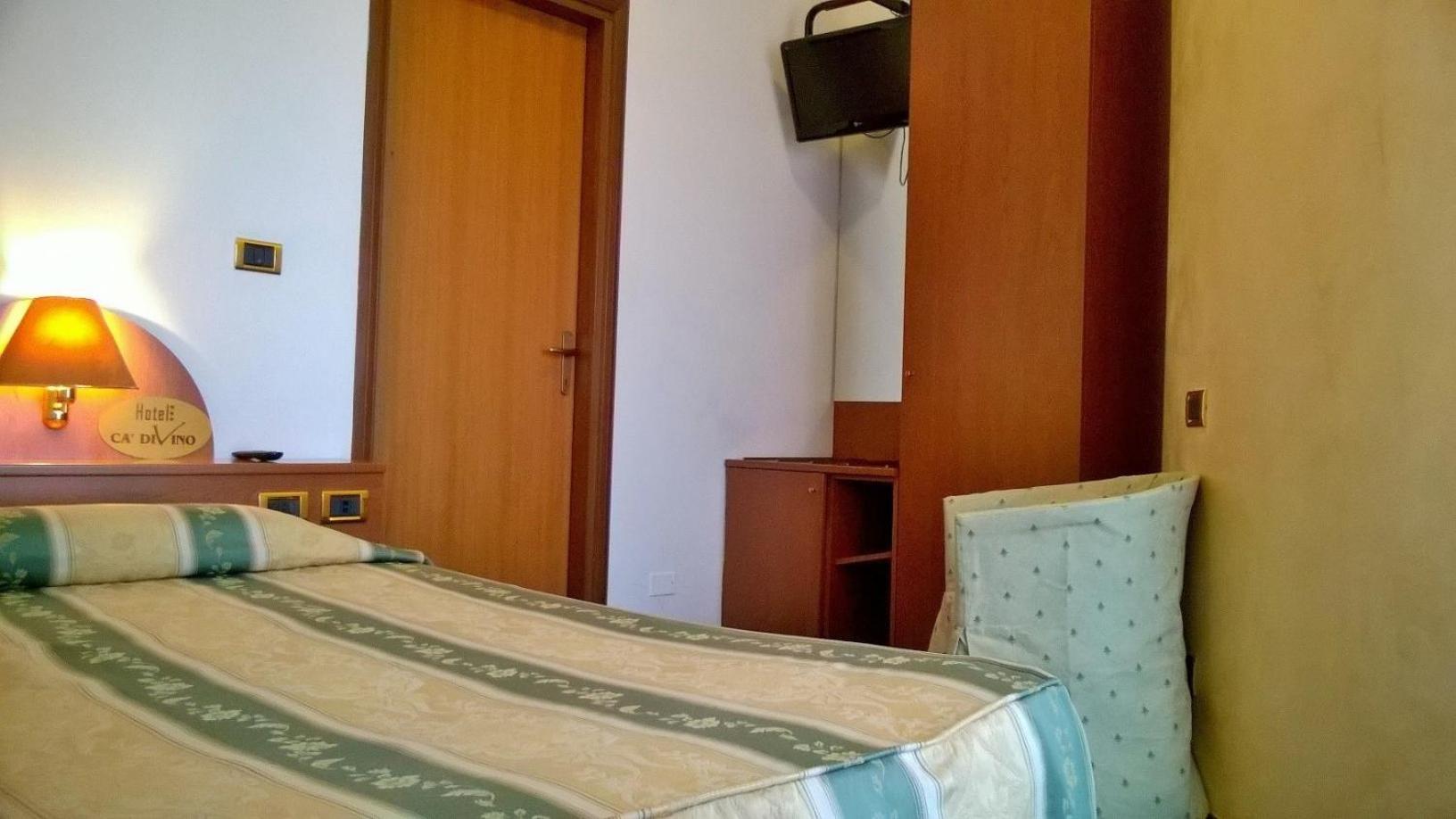 Double or Twin Room - Photo 12