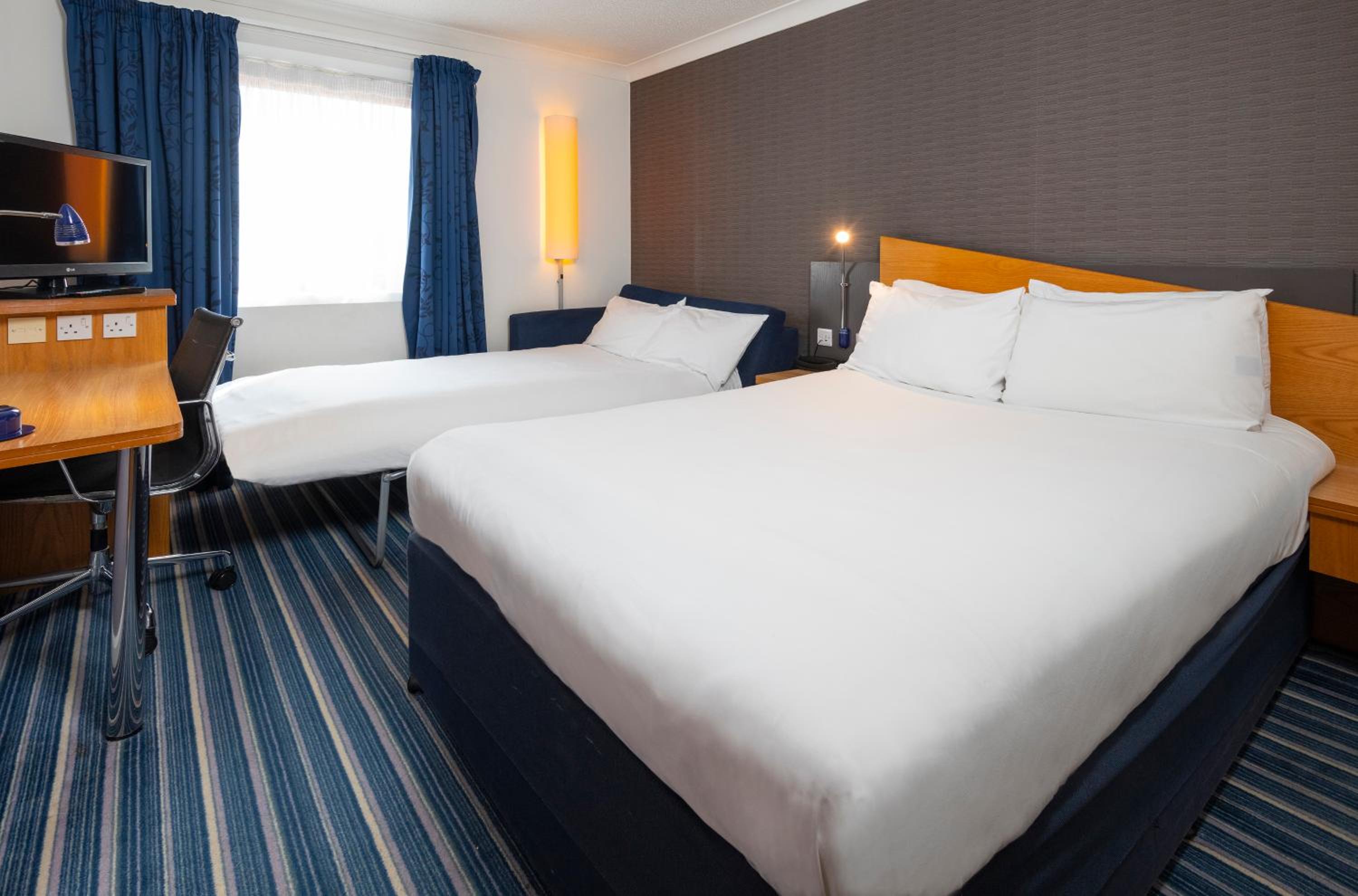 Standard Double Room with Sofa Bed and Free Hot Breakfast photo 2