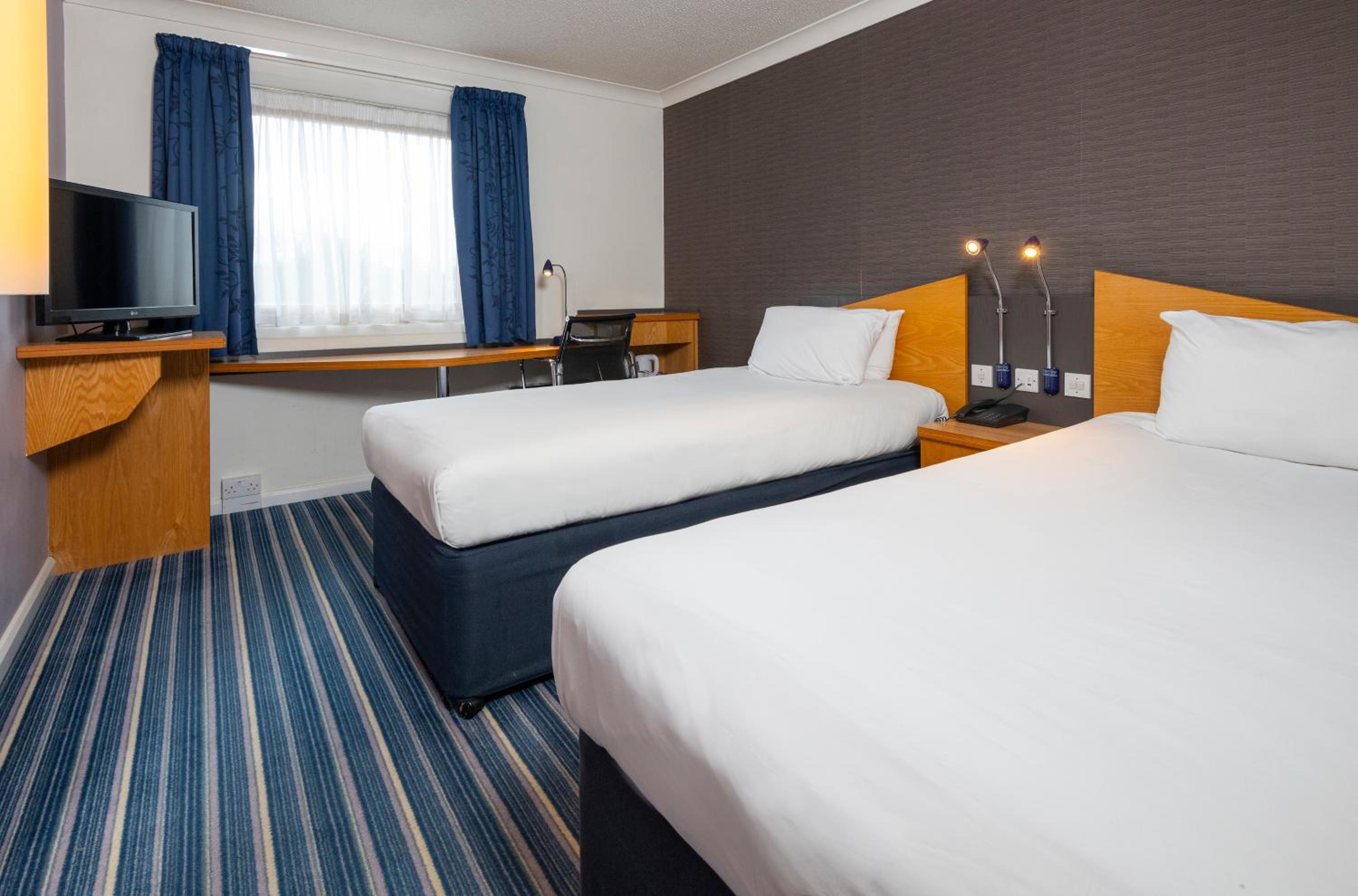 Standard Twin Room with Free Hot Breakfast photo 1