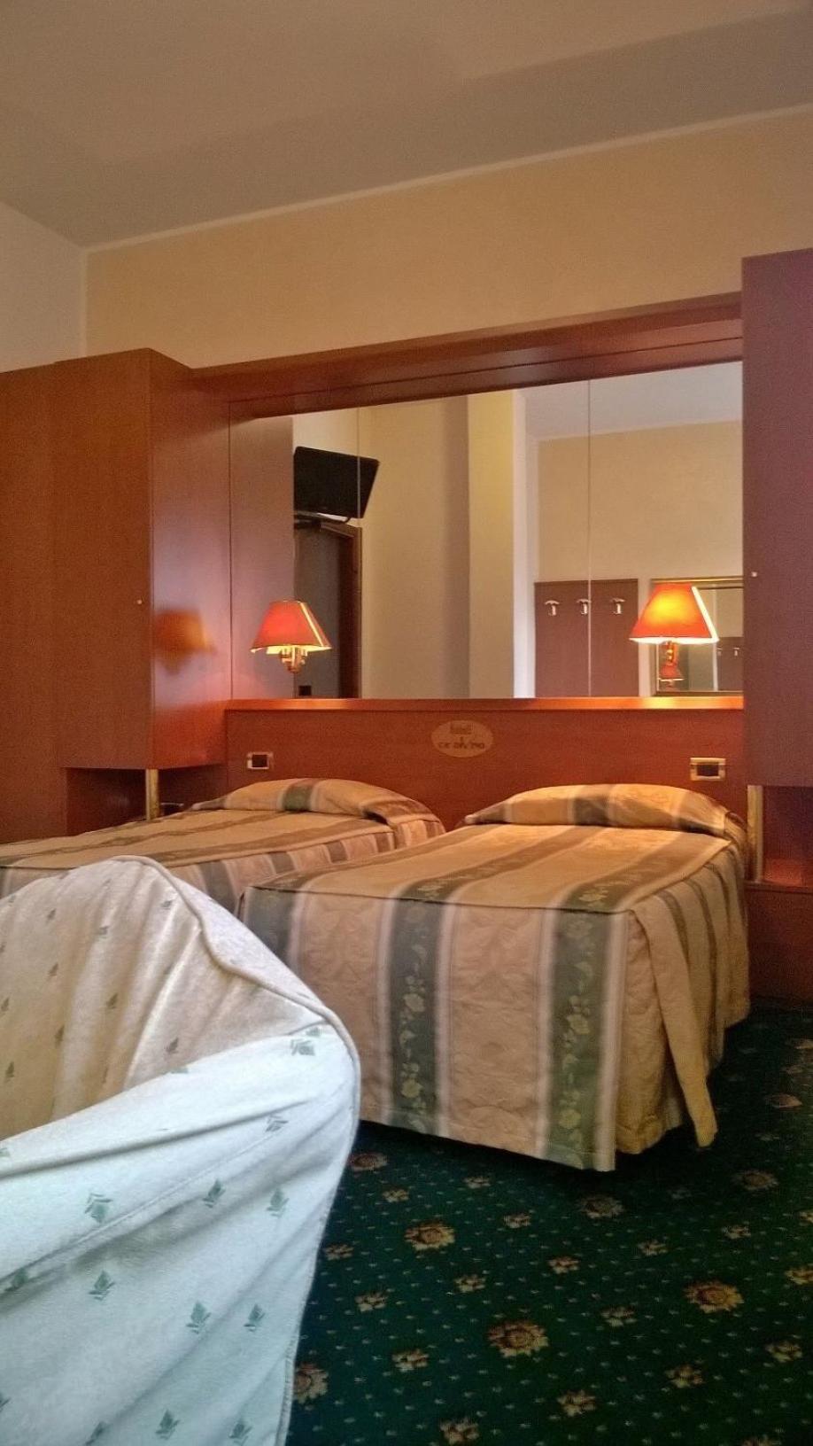 Double or Twin Room - Photo 6