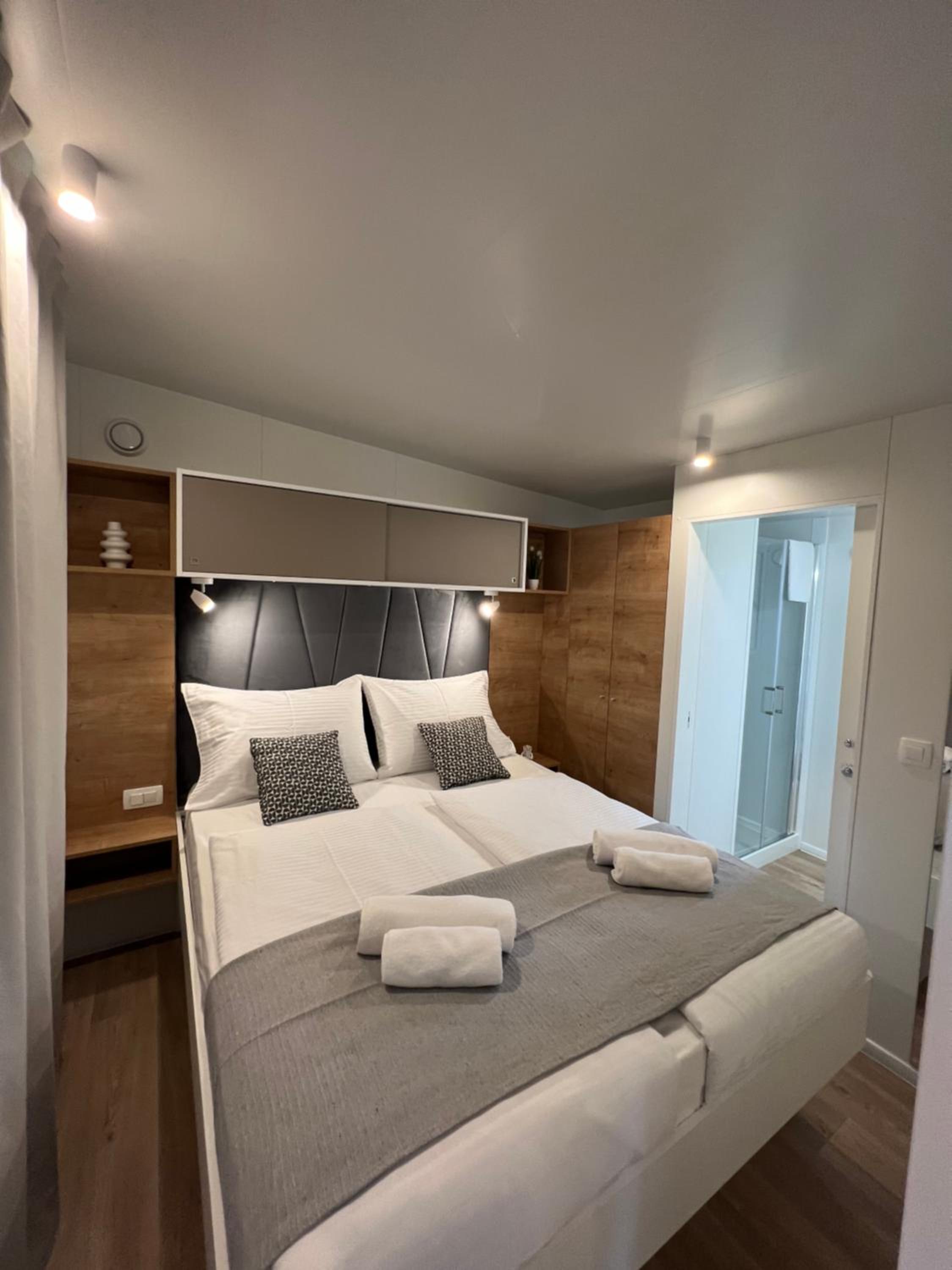 Mobile Home photo 1