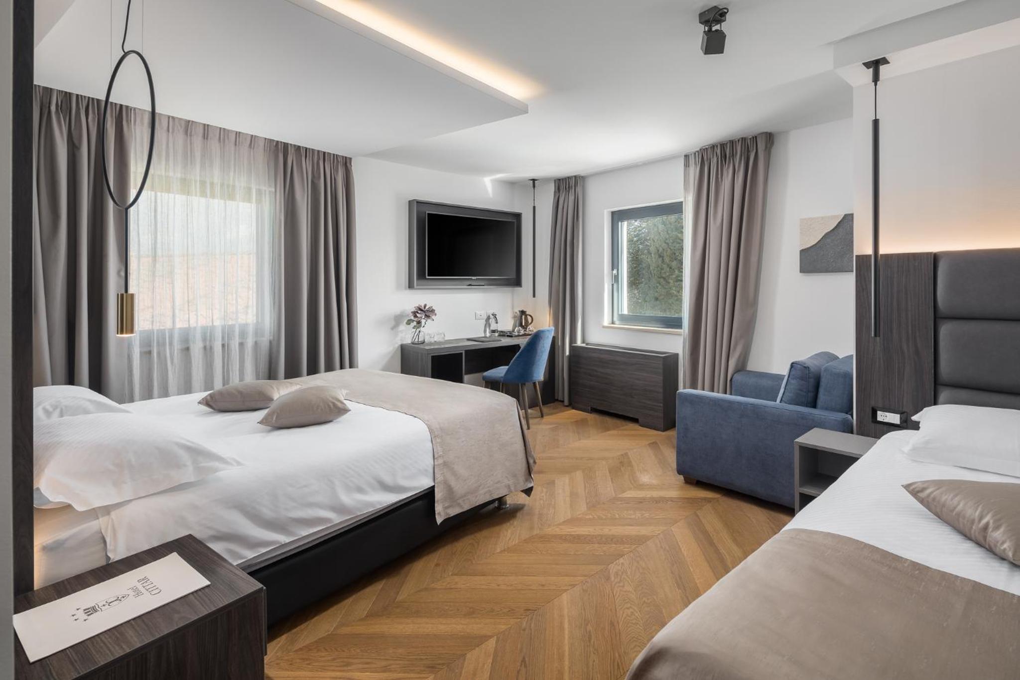 Superior Triple Room photo 3