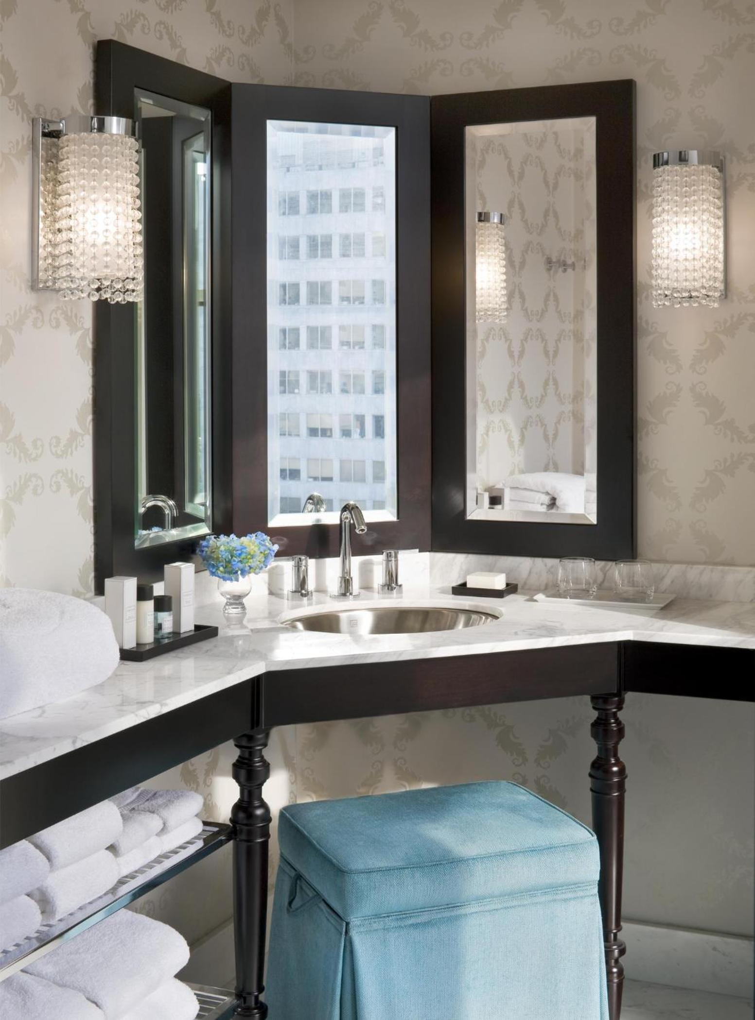 Superior, Guest room, 2 Queen, Atrium view