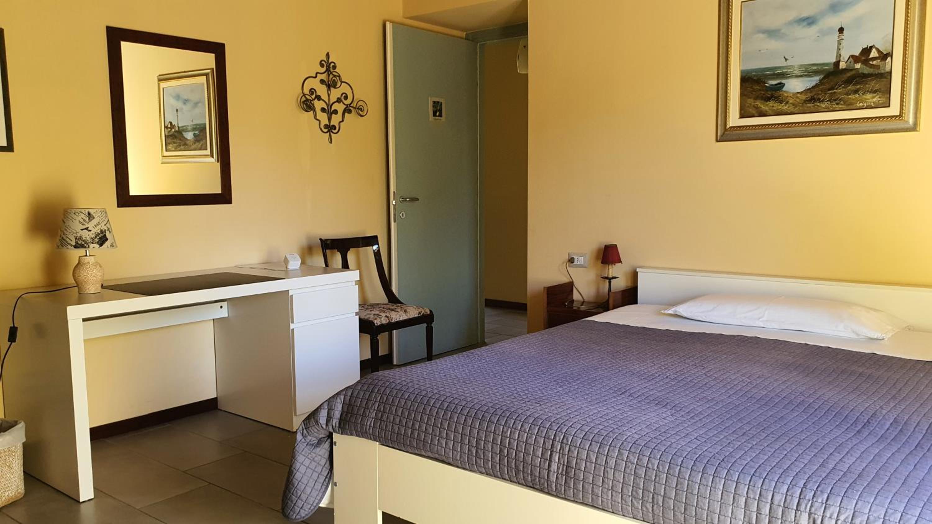Triple Room with Private Bathroom - Photo 4