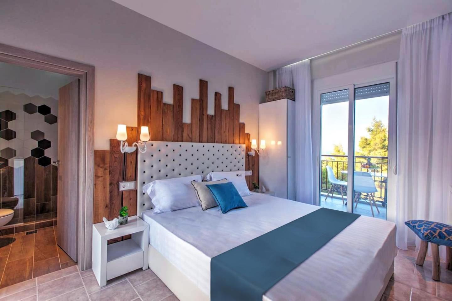 Deluxe Double Room with Balcony and Sea View photo 1