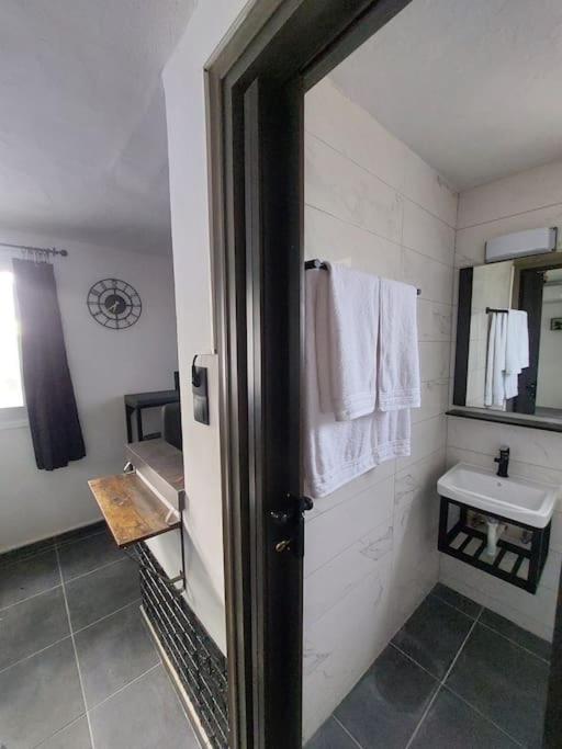 One-Bedroom House photo 2