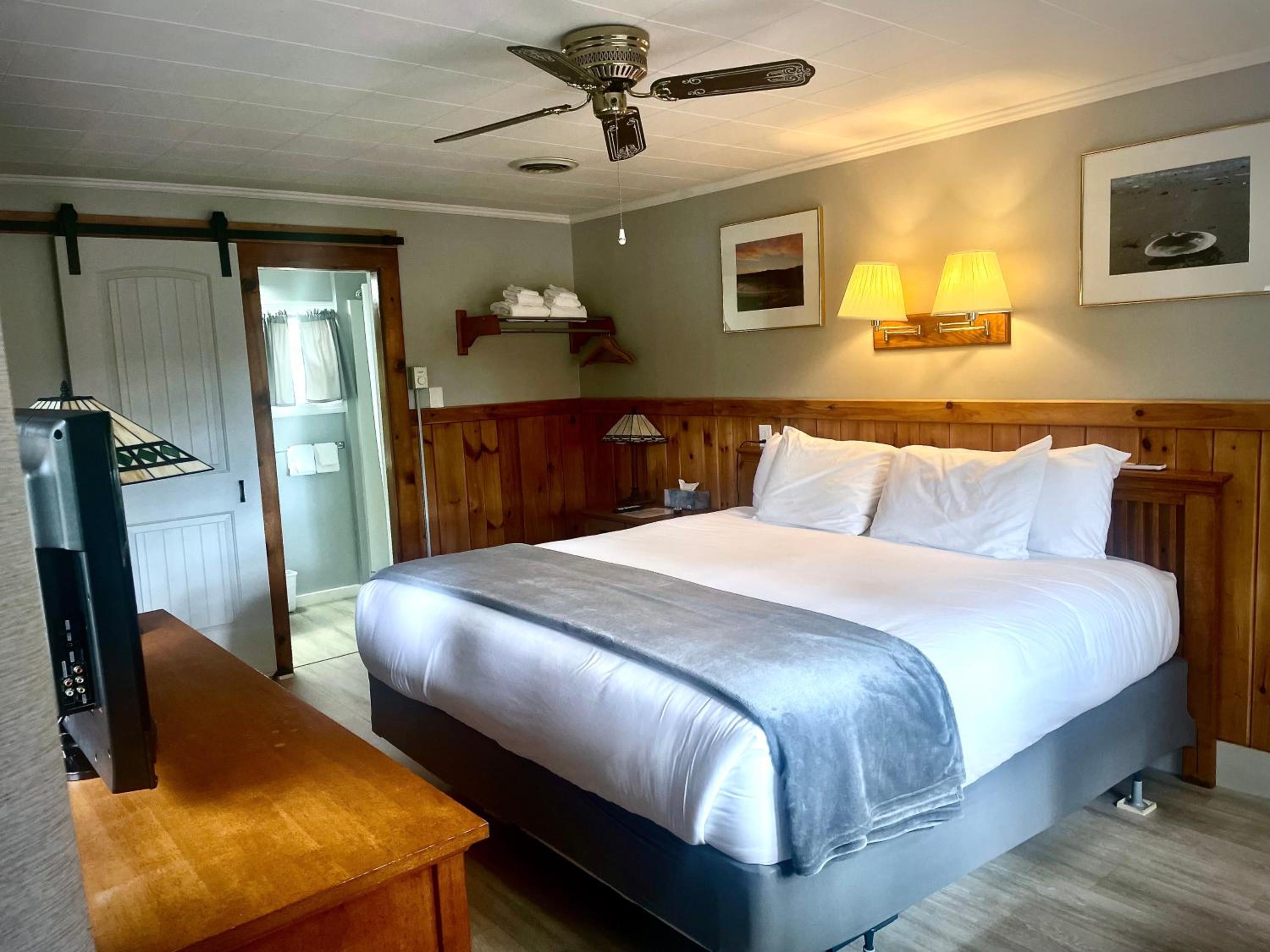 Deluxe King Room photo 3
