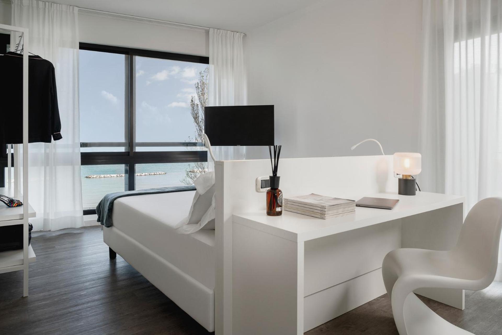 Deluxe Double Room with Balcony with Sea View photo 1