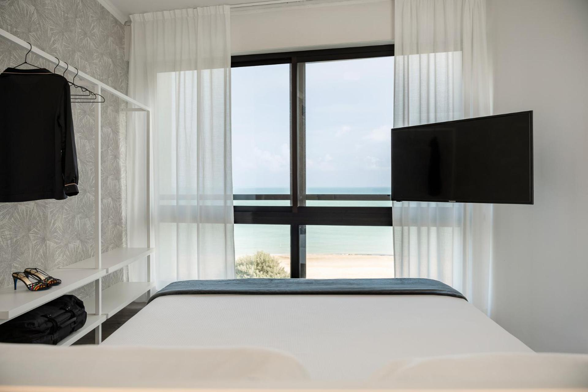 Deluxe Double Room with Balcony with Sea View photo 2