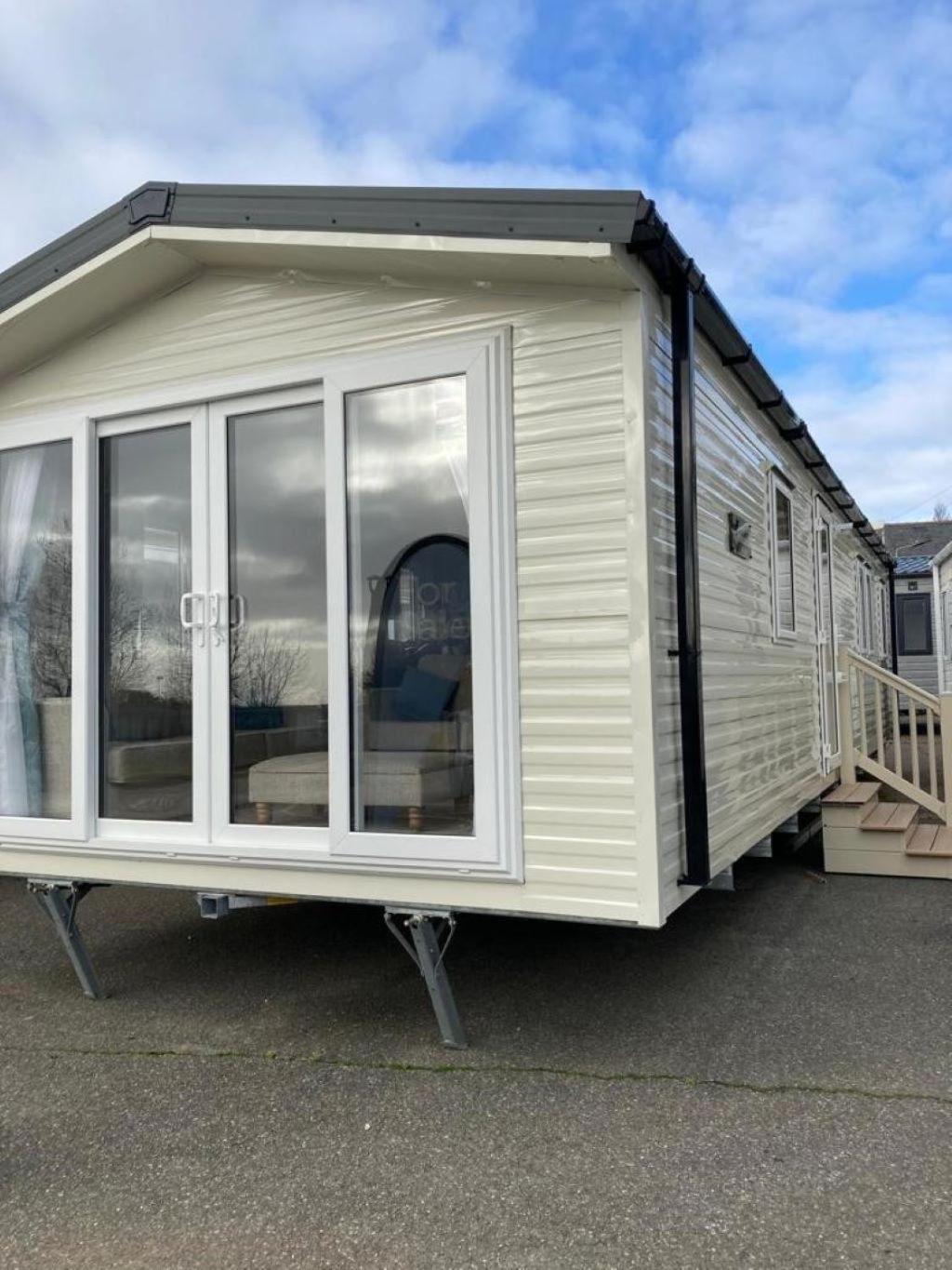 Mobile Home photo 2