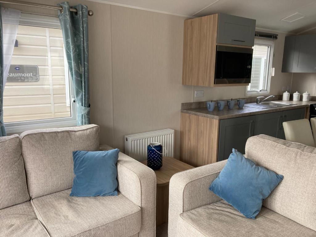 Mobile Home photo 3