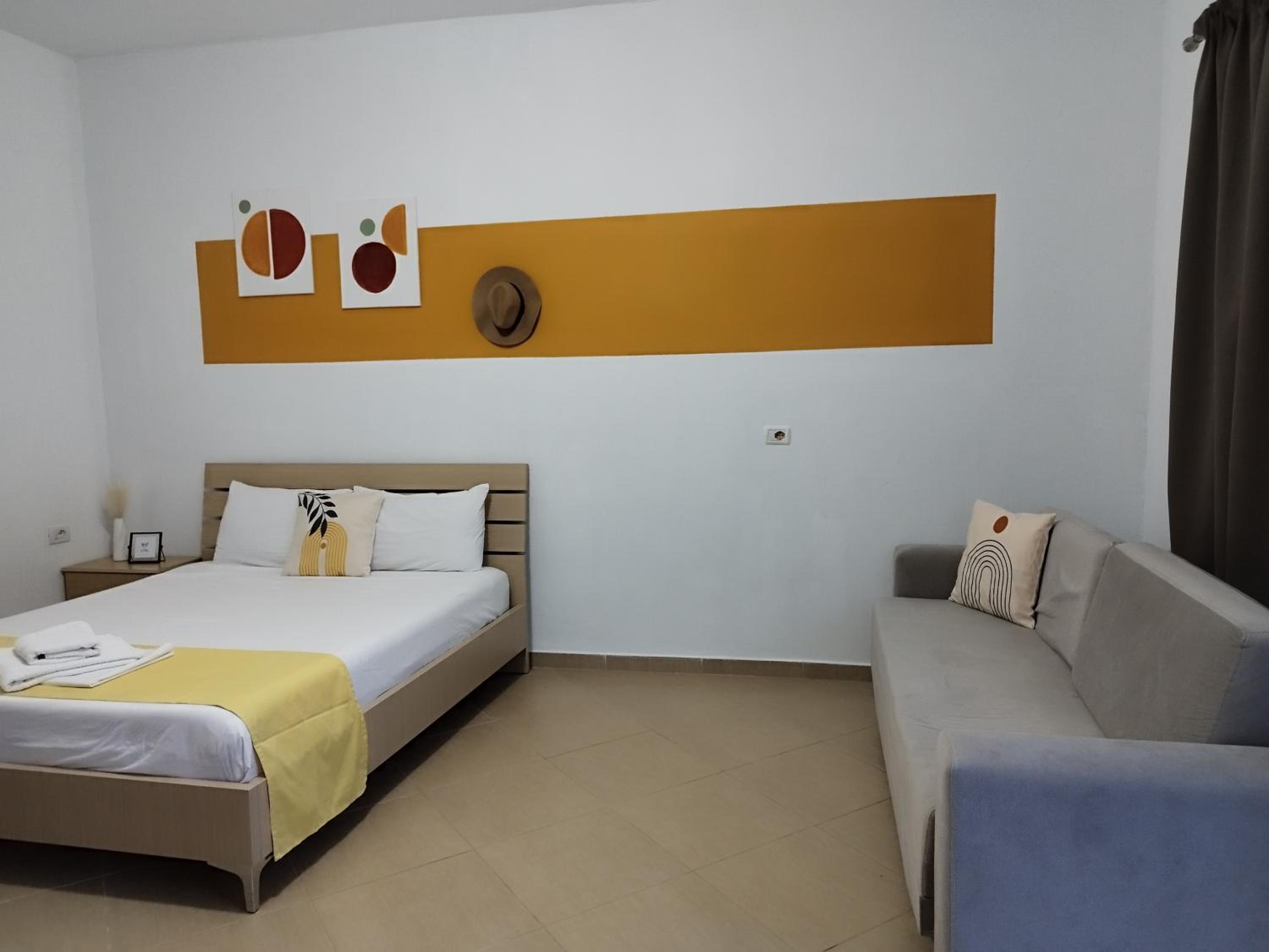 One-Bedroom Apartment photo 1