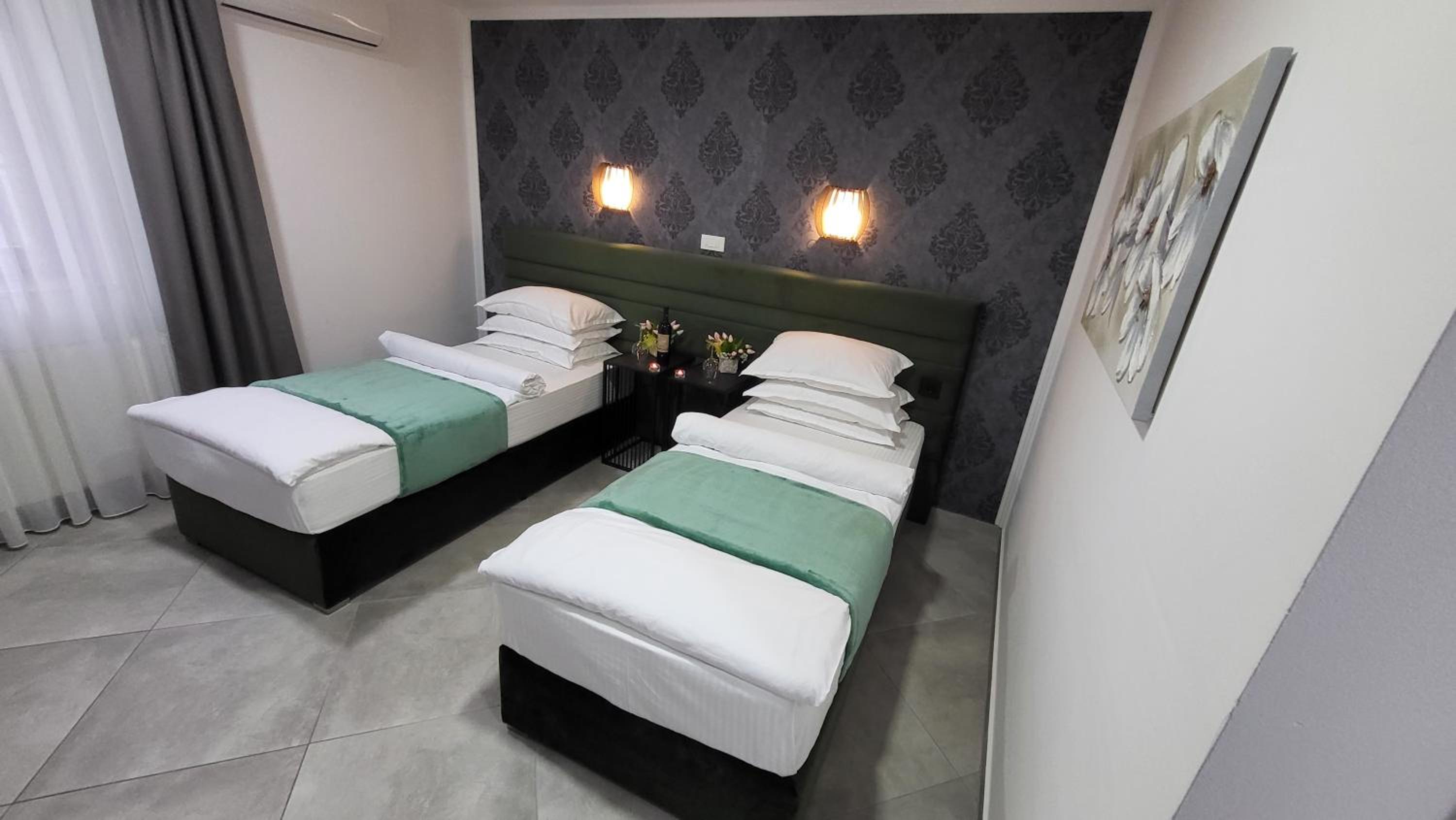 Deluxe Double Room with Shower - Photo 32