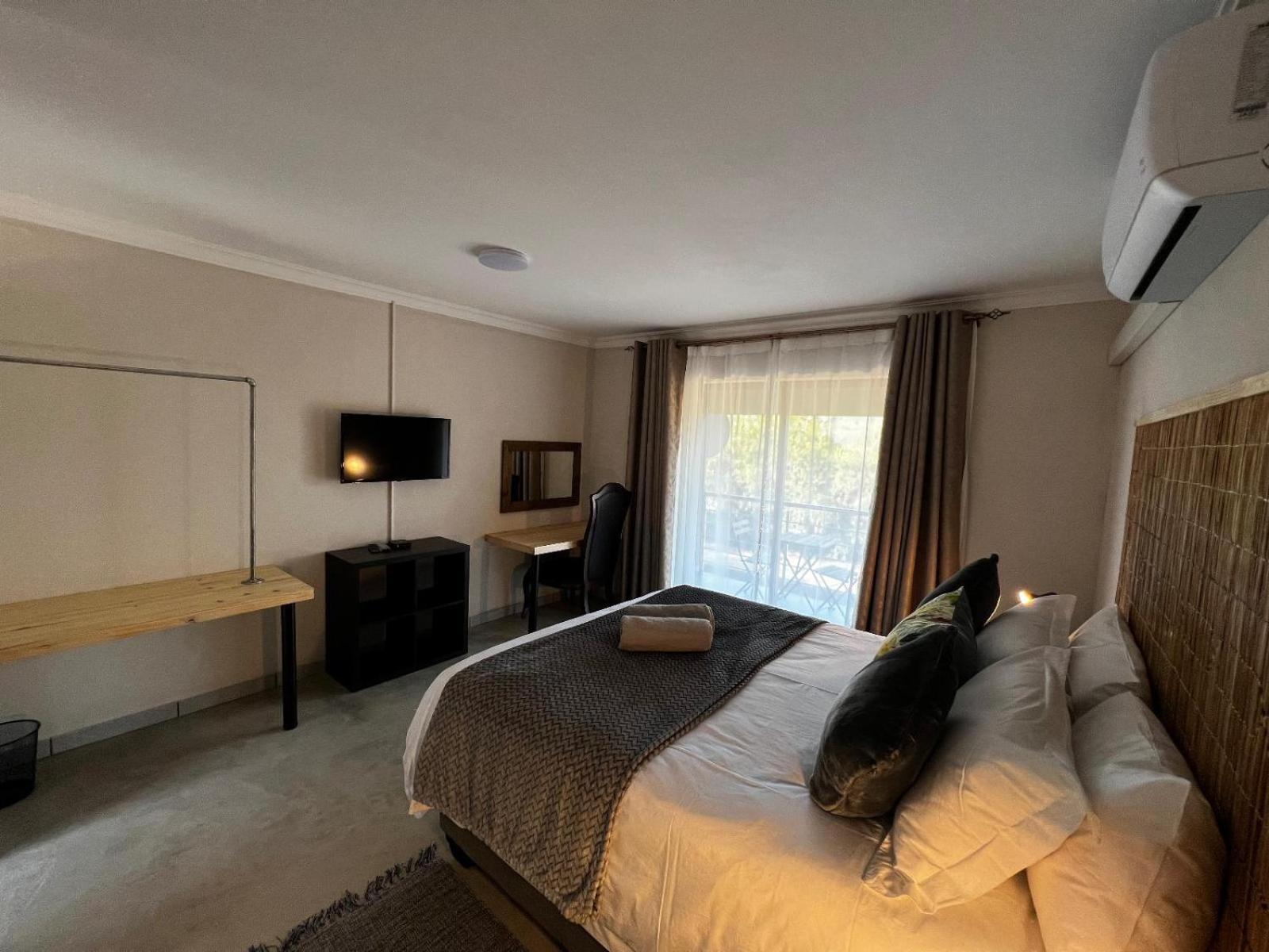 Standard Queen Room photo 2