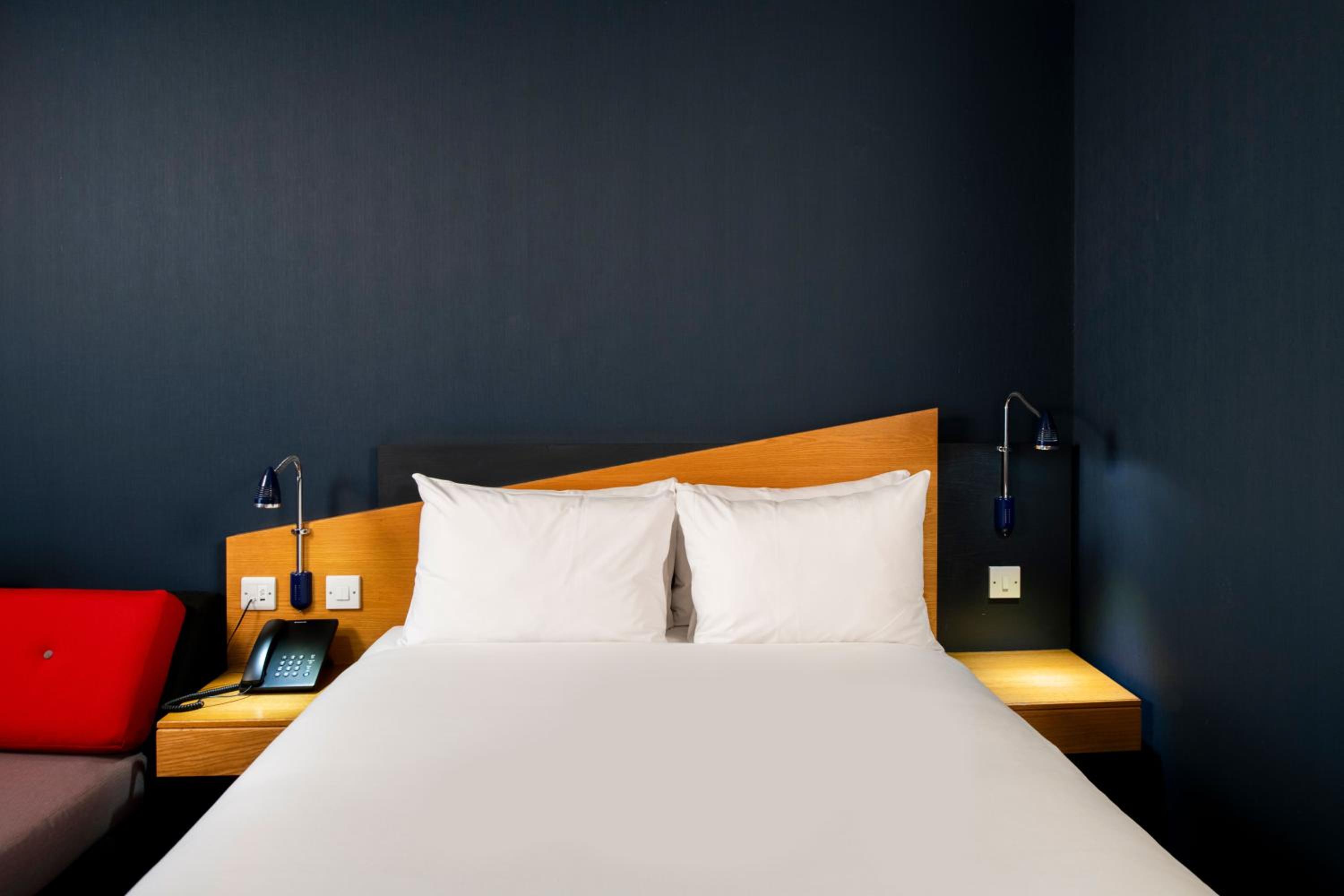 Standard Double Room with Free Hot Breakfast - Photo 3
