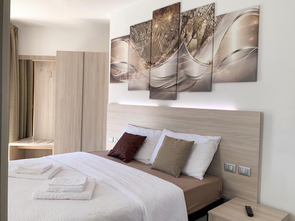 Standard Double or Twin Room with Balcony - Photo 1