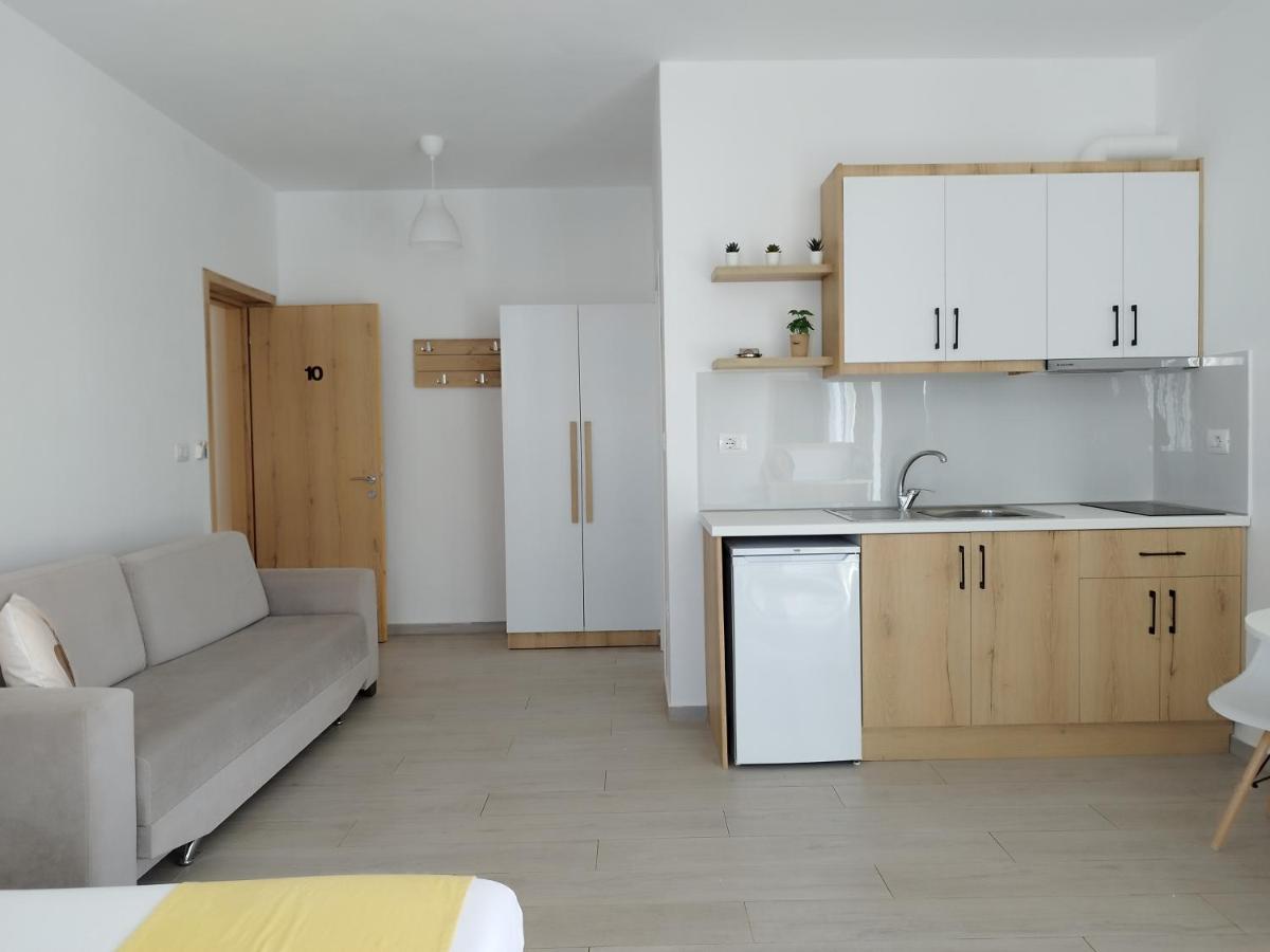 One-Bedroom Apartment photo 2