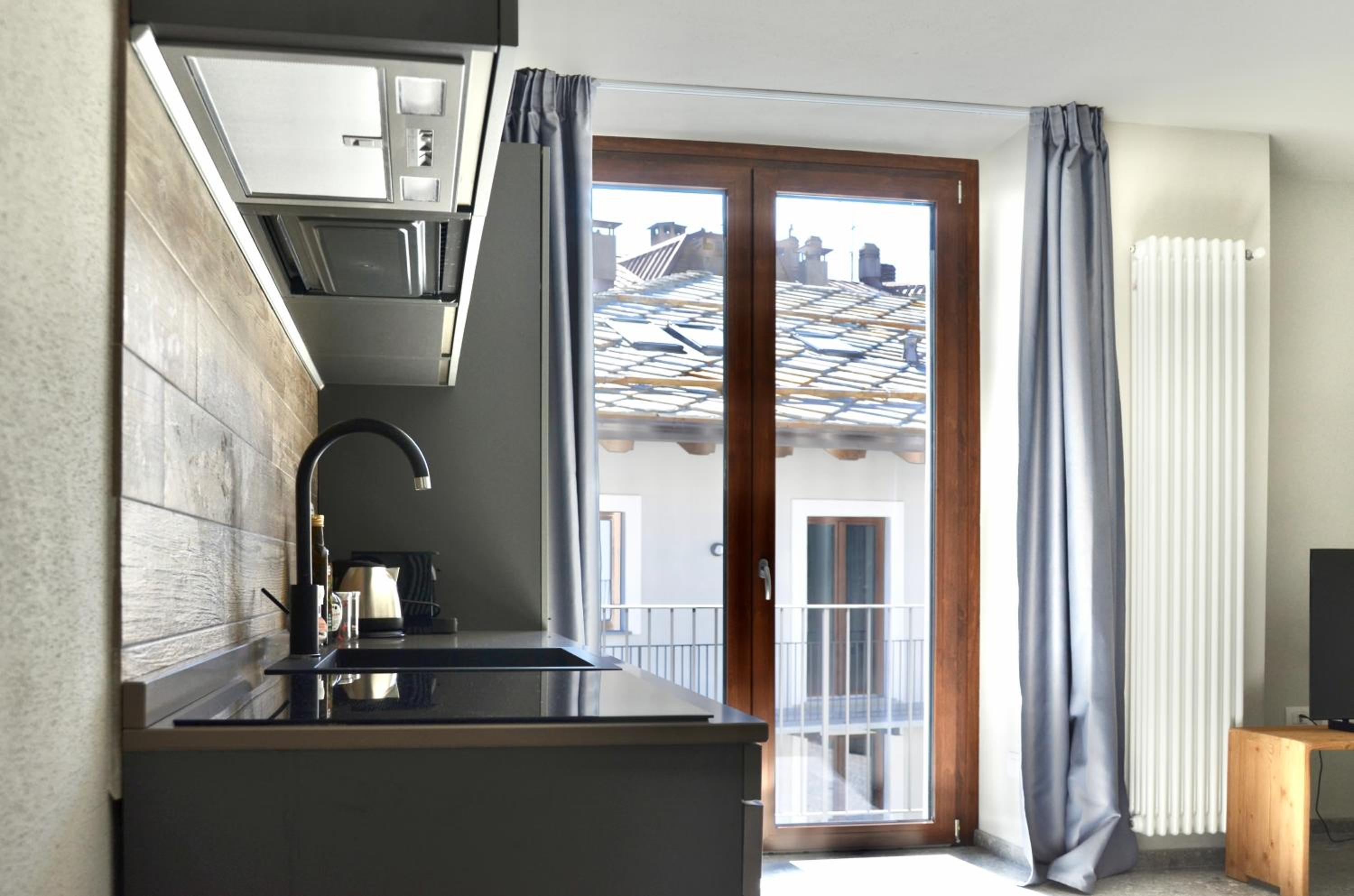 Apartment with Balcony photo 2