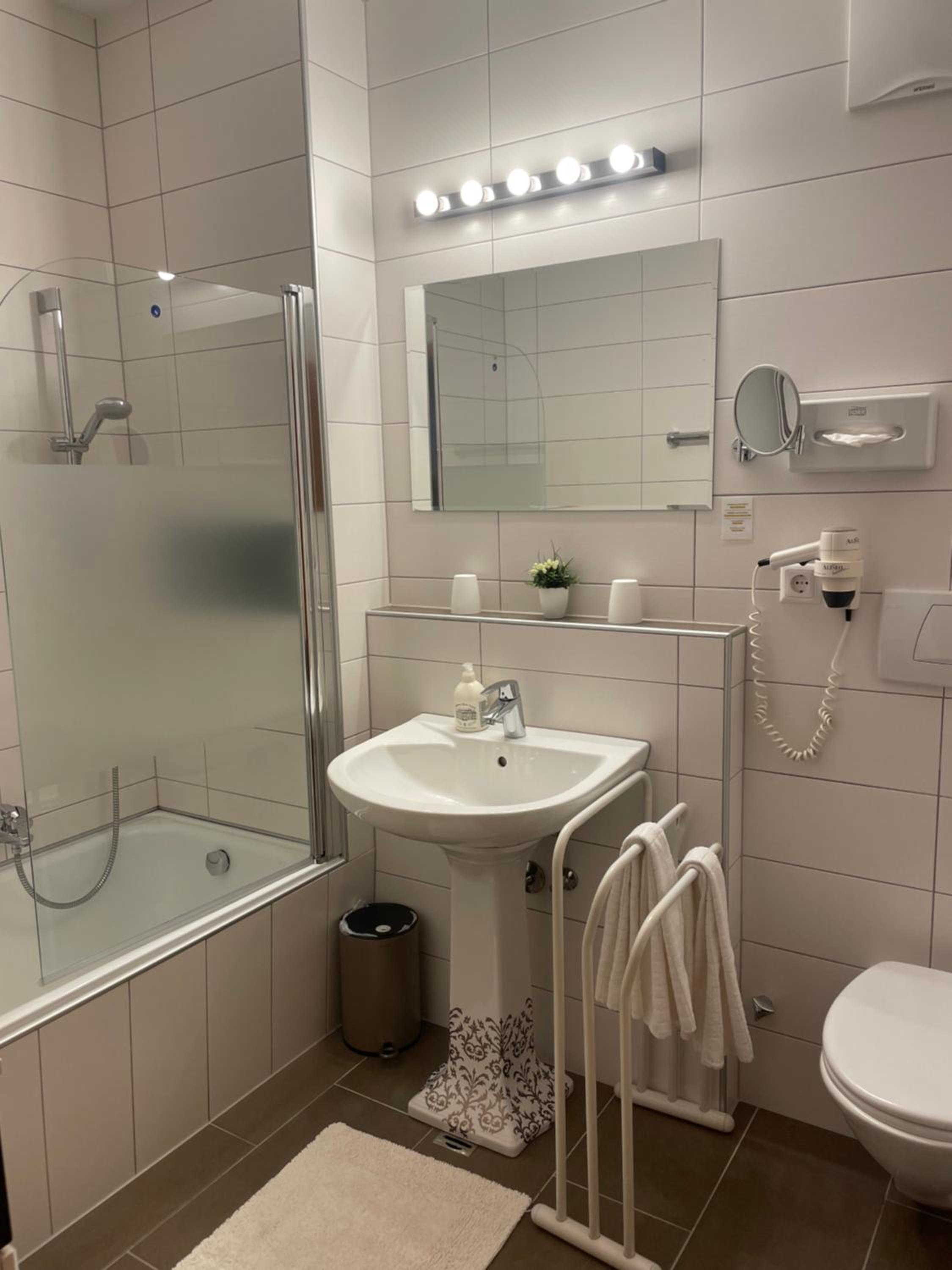 Double Room with Balcony and Lake View photo 3